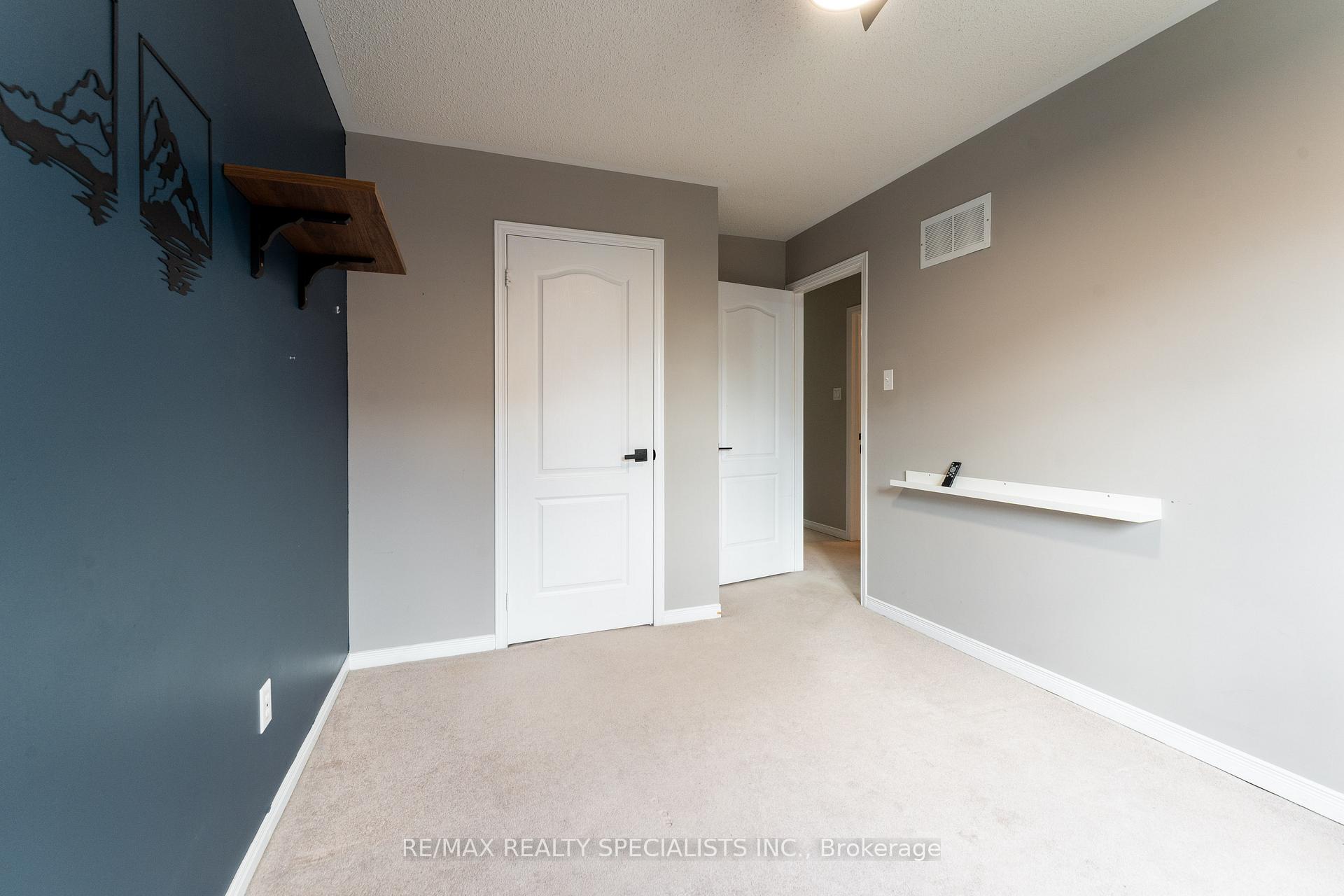 Photo 24 of 46 Harnesworth Crescent, Hamilton, Waterdown — HOMEH