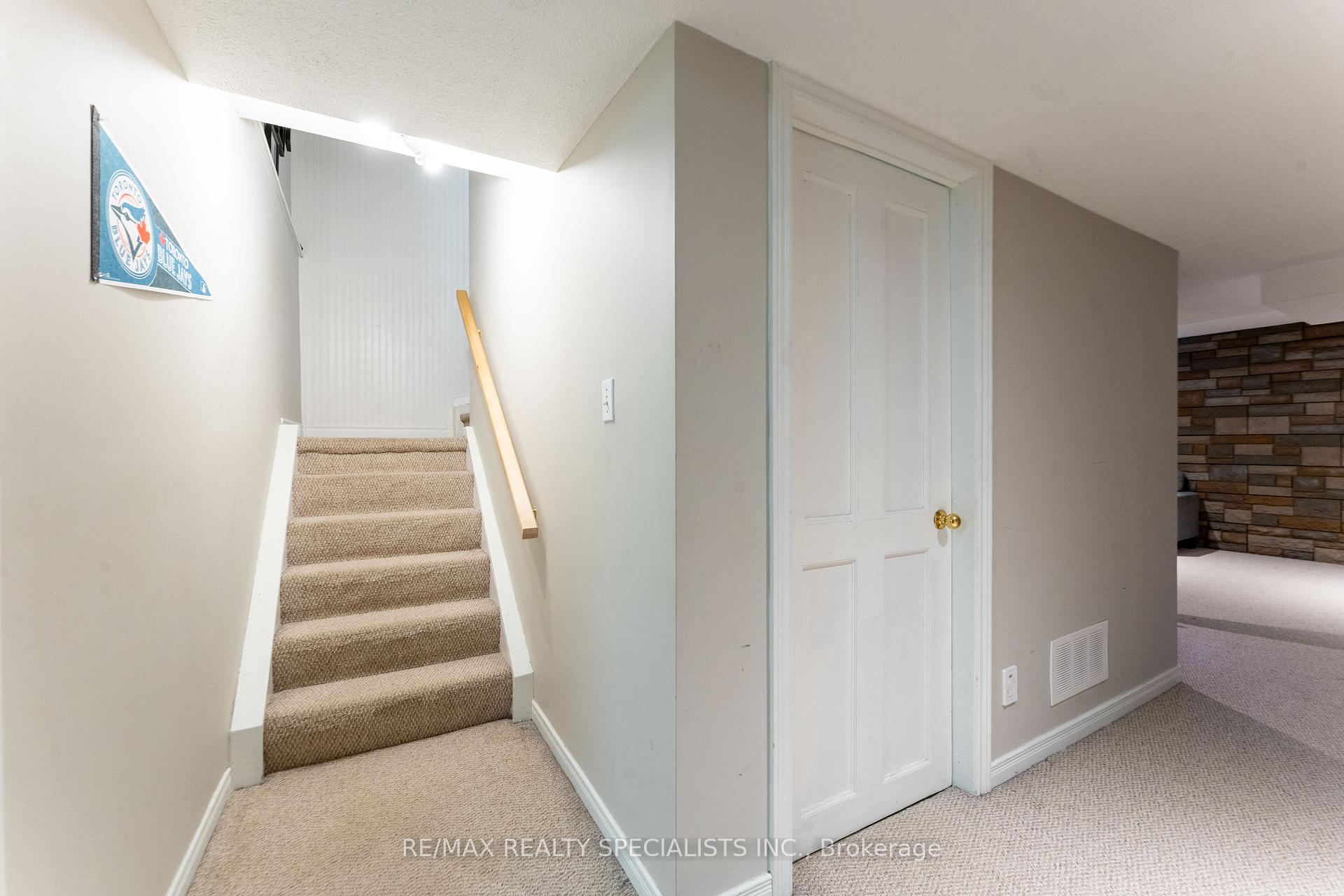 Photo 30 of 46 Harnesworth Crescent, Hamilton, Waterdown — HOMEH