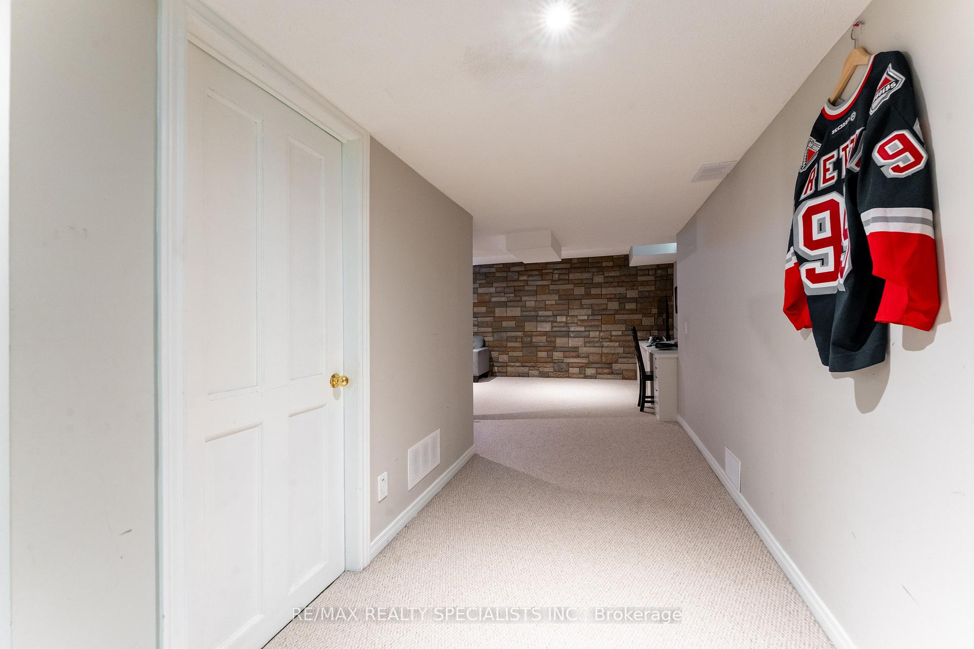 Photo 31 of 46 Harnesworth Crescent, Hamilton, Waterdown — HOMEH