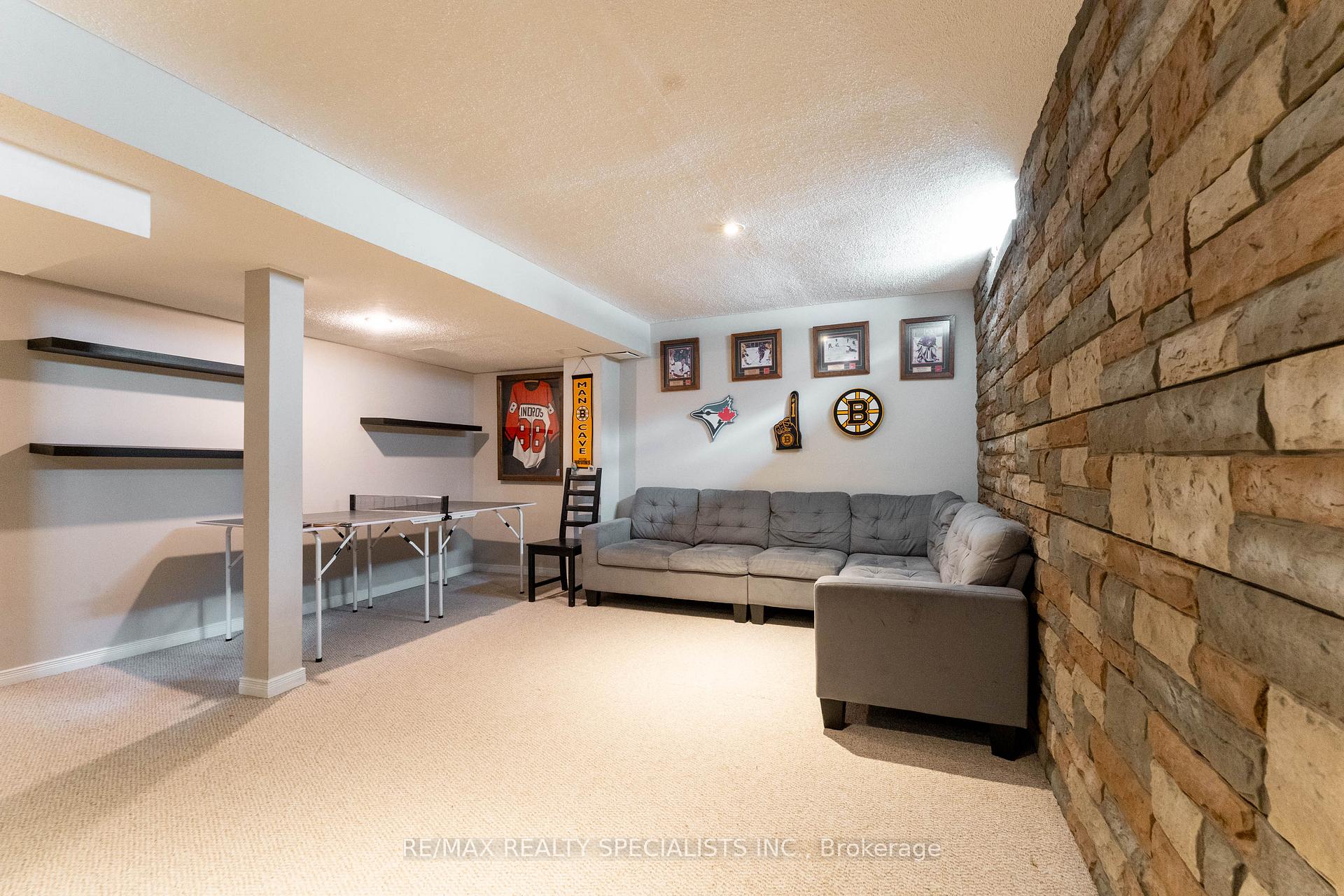 Photo 33 of 46 Harnesworth Crescent, Hamilton, Waterdown — HOMEH