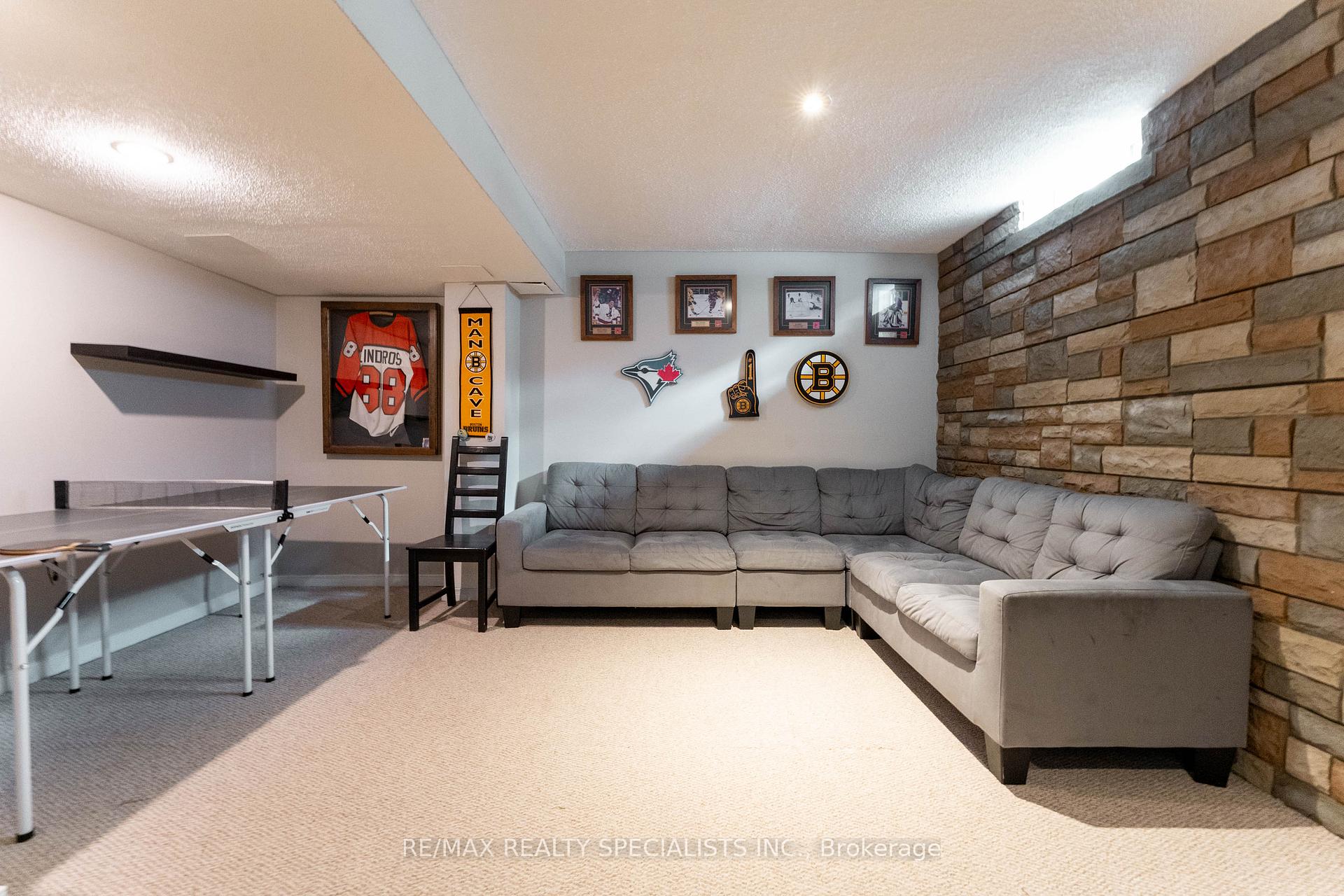 Photo 34 of 46 Harnesworth Crescent, Hamilton, Waterdown — HOMEH