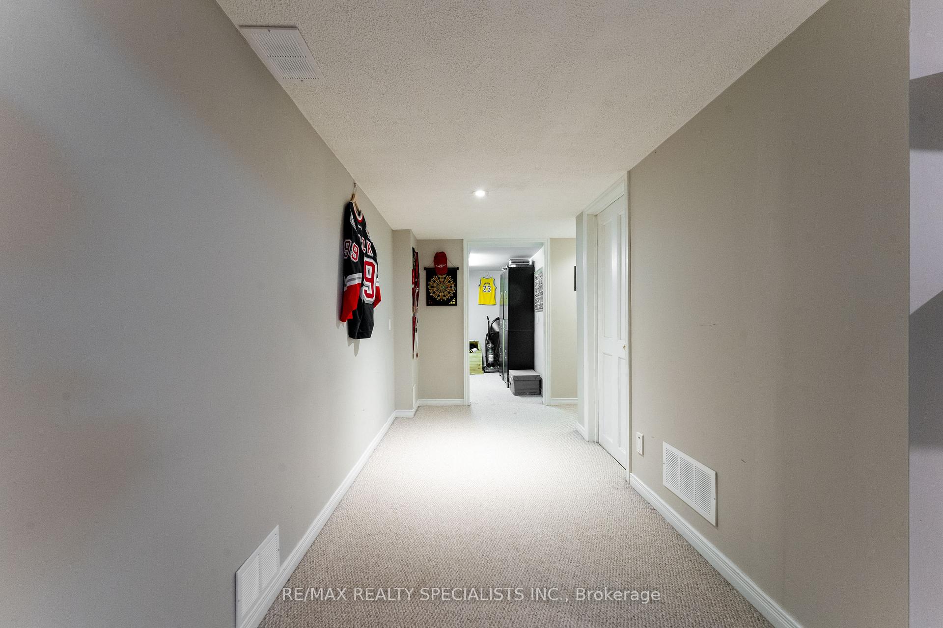 Photo 35 of 46 Harnesworth Crescent, Hamilton, Waterdown — HOMEH