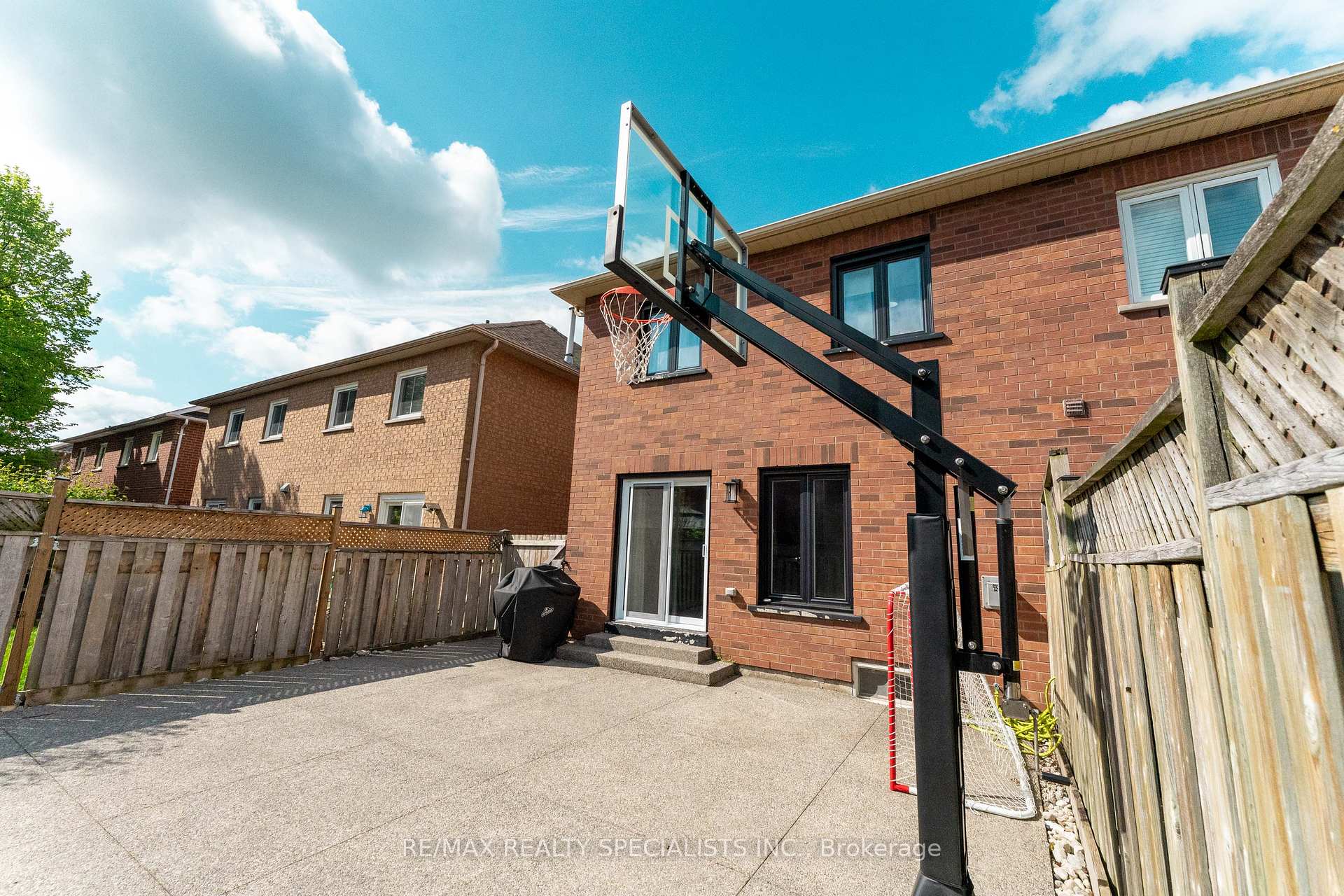 Photo 39 of 46 Harnesworth Crescent, Hamilton, Waterdown — HOMEH