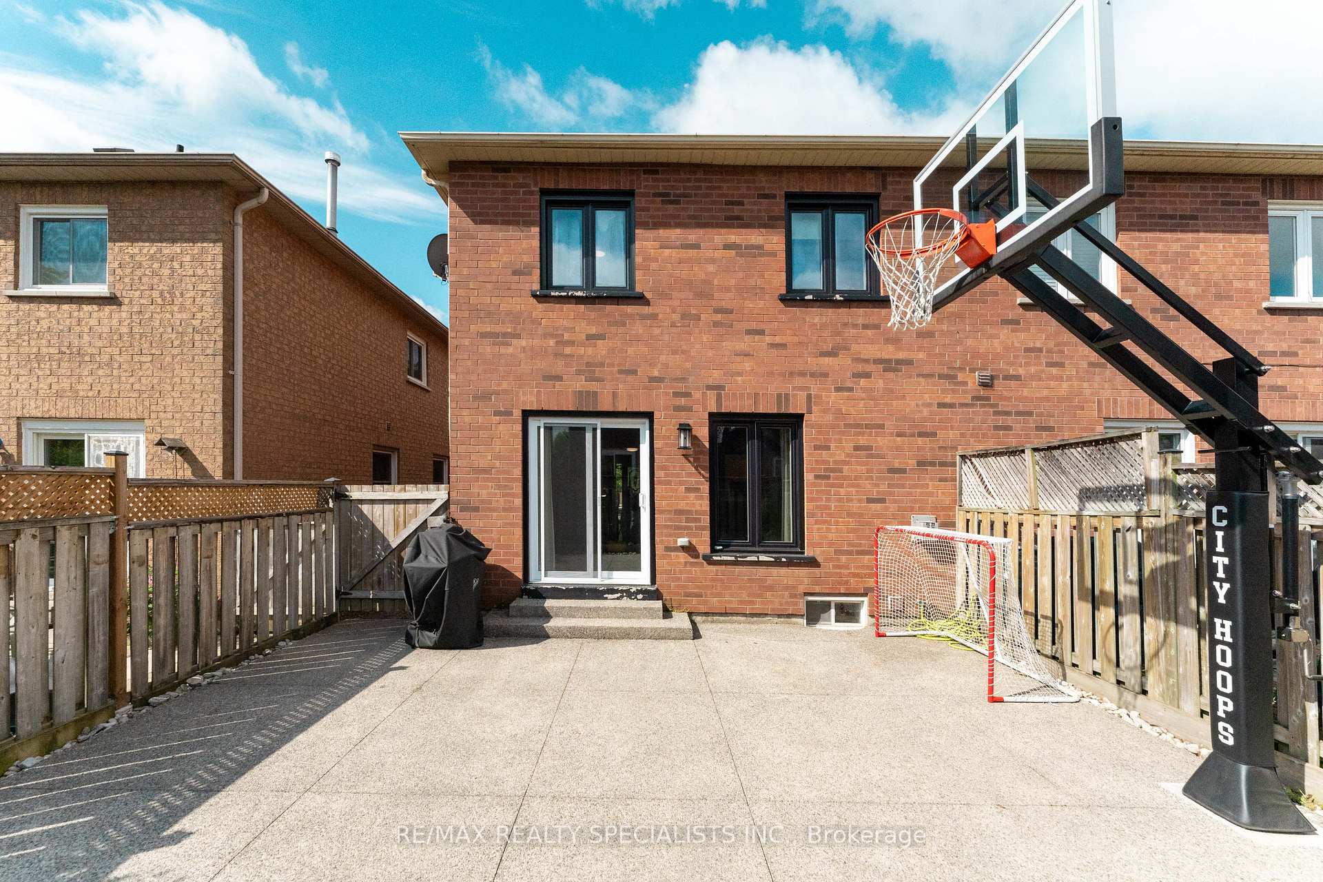 Photo 40 of 46 Harnesworth Crescent, Hamilton, Waterdown — HOMEH
