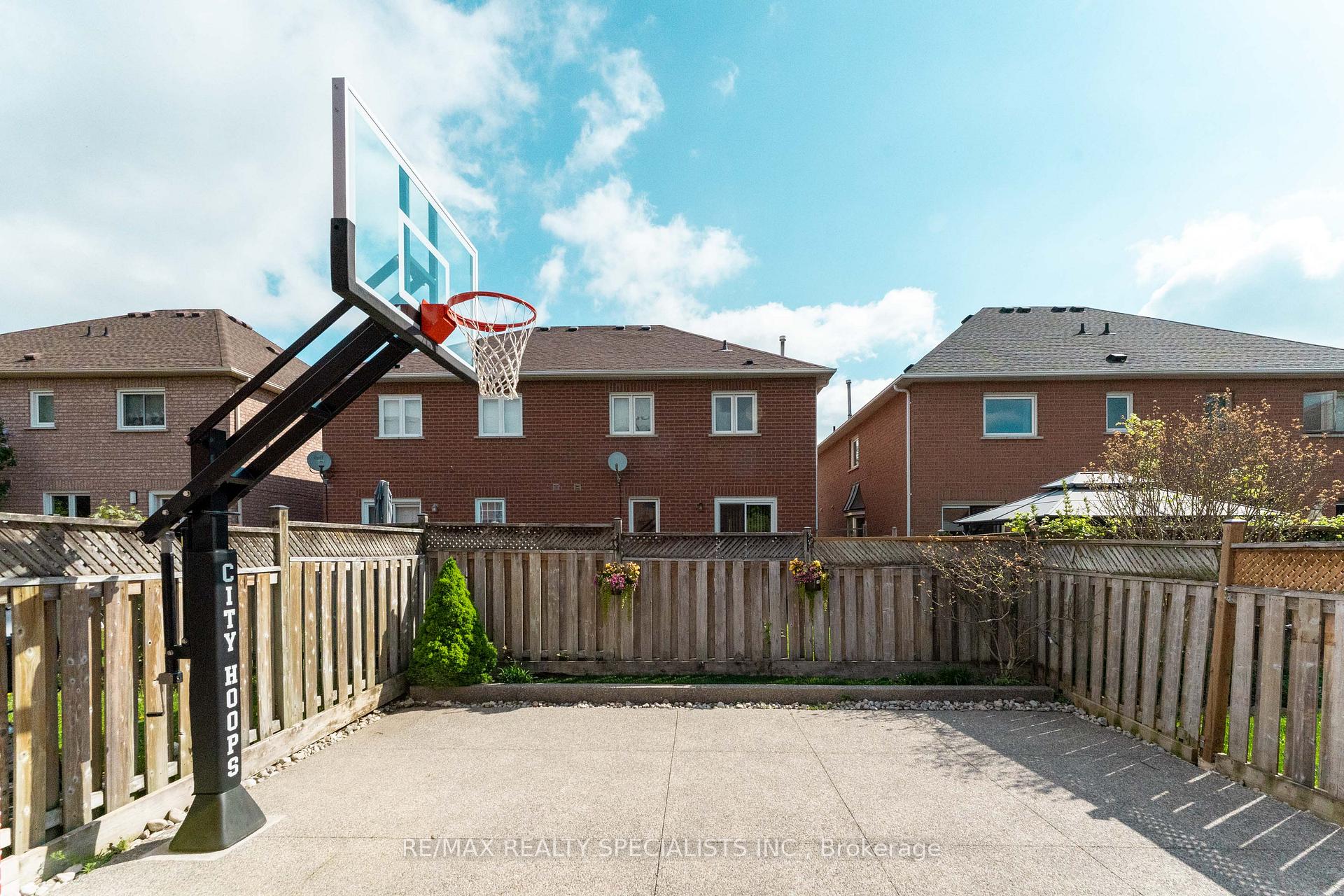 Photo 41 of 46 Harnesworth Crescent, Hamilton, Waterdown — HOMEH