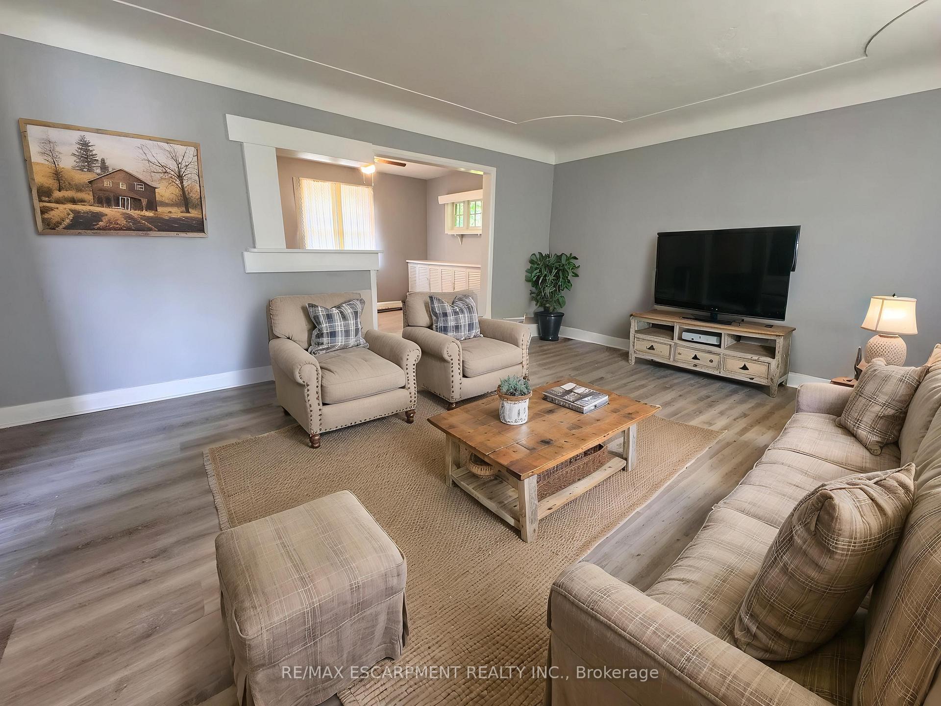 Photo 4 of Unit Upper Unit, 46 Plains Road, Burlington, LaSalle — HOMEH