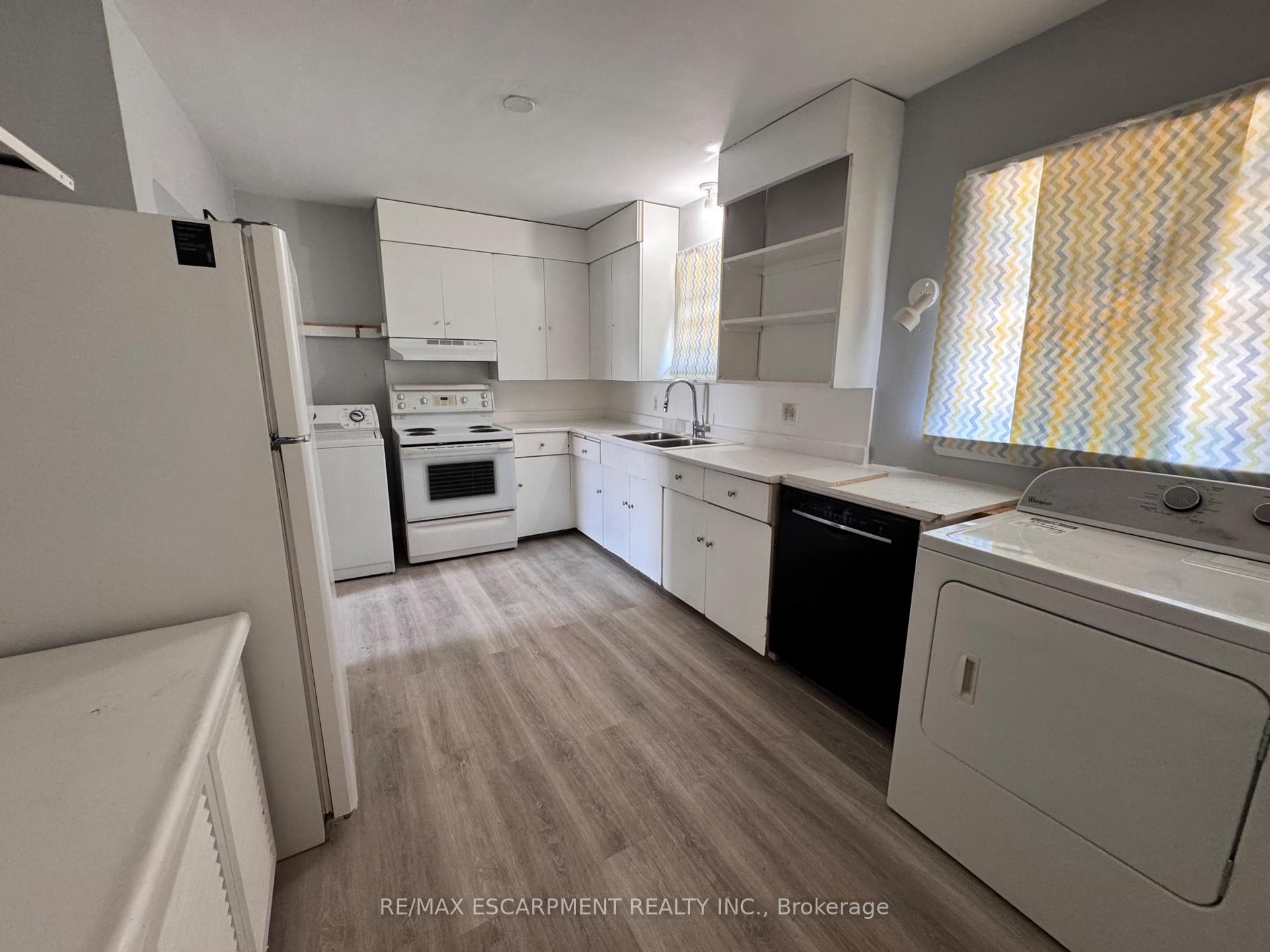 Photo 6 of Unit Upper Unit, 46 Plains Road, Burlington, LaSalle — HOMEH