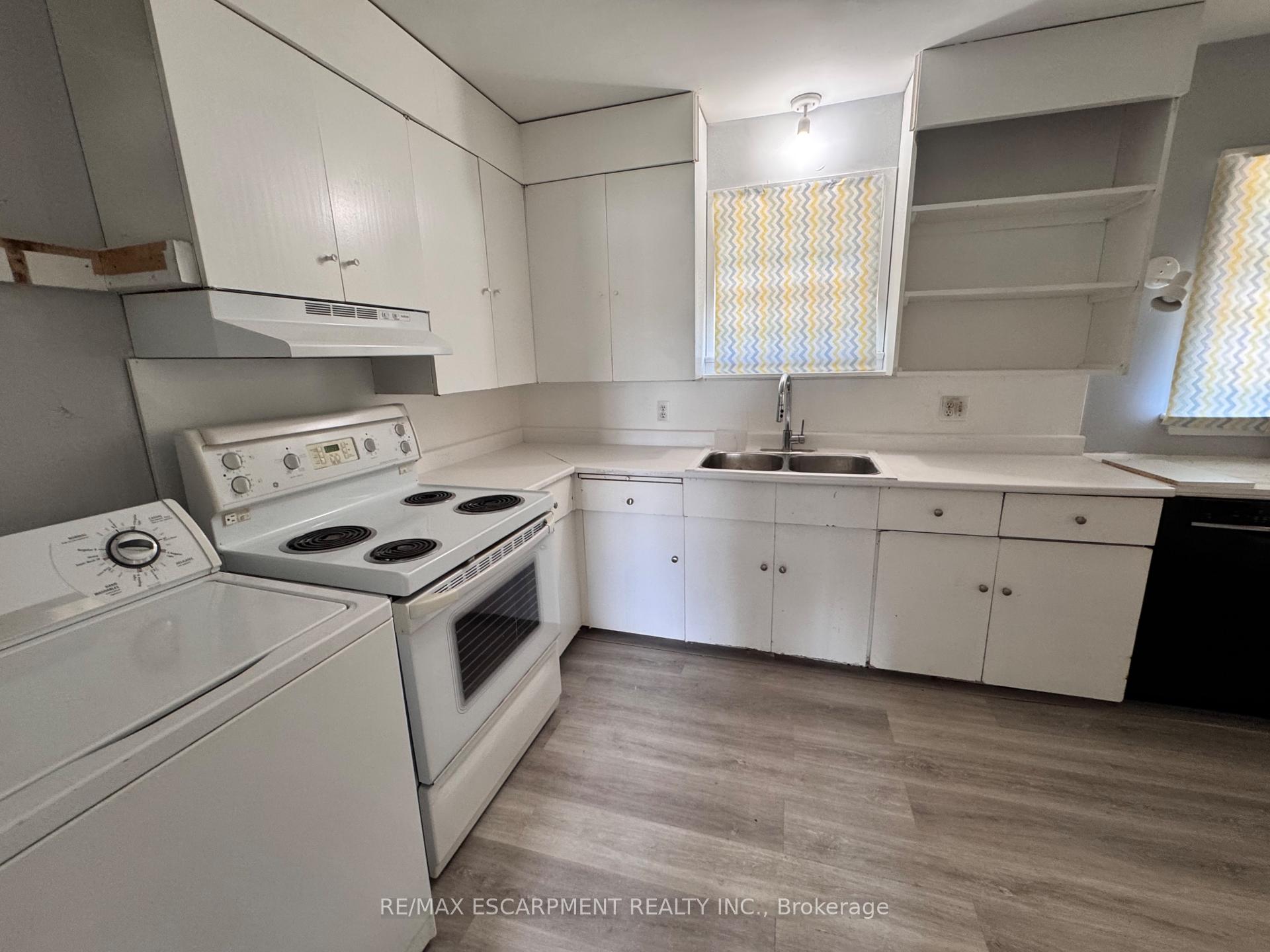 Photo 7 of Unit Upper Unit, 46 Plains Road, Burlington, LaSalle — HOMEH
