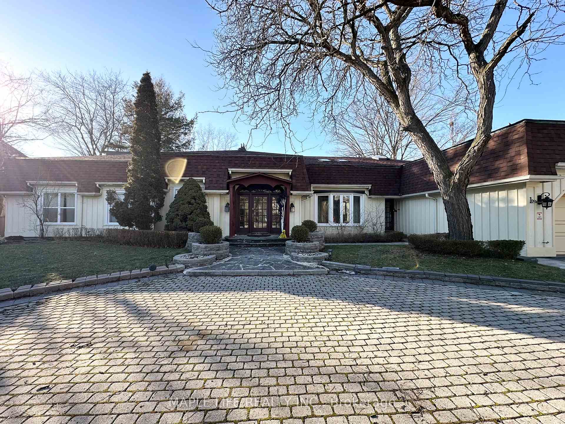 Photo 2 of 16 Brian Cliff Drive, North York, Banbury-Don Mills — HOMEH
