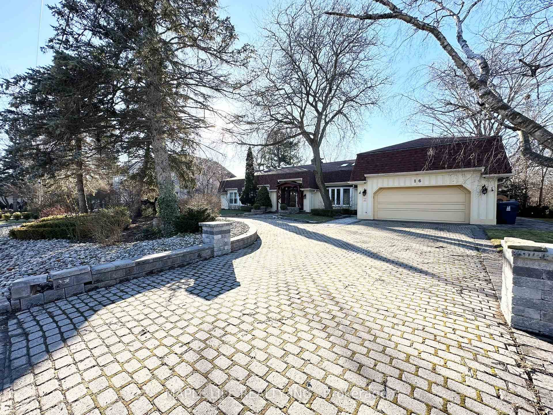 Photo 3 of 16 Brian Cliff Drive, North York, Banbury-Don Mills — HOMEH