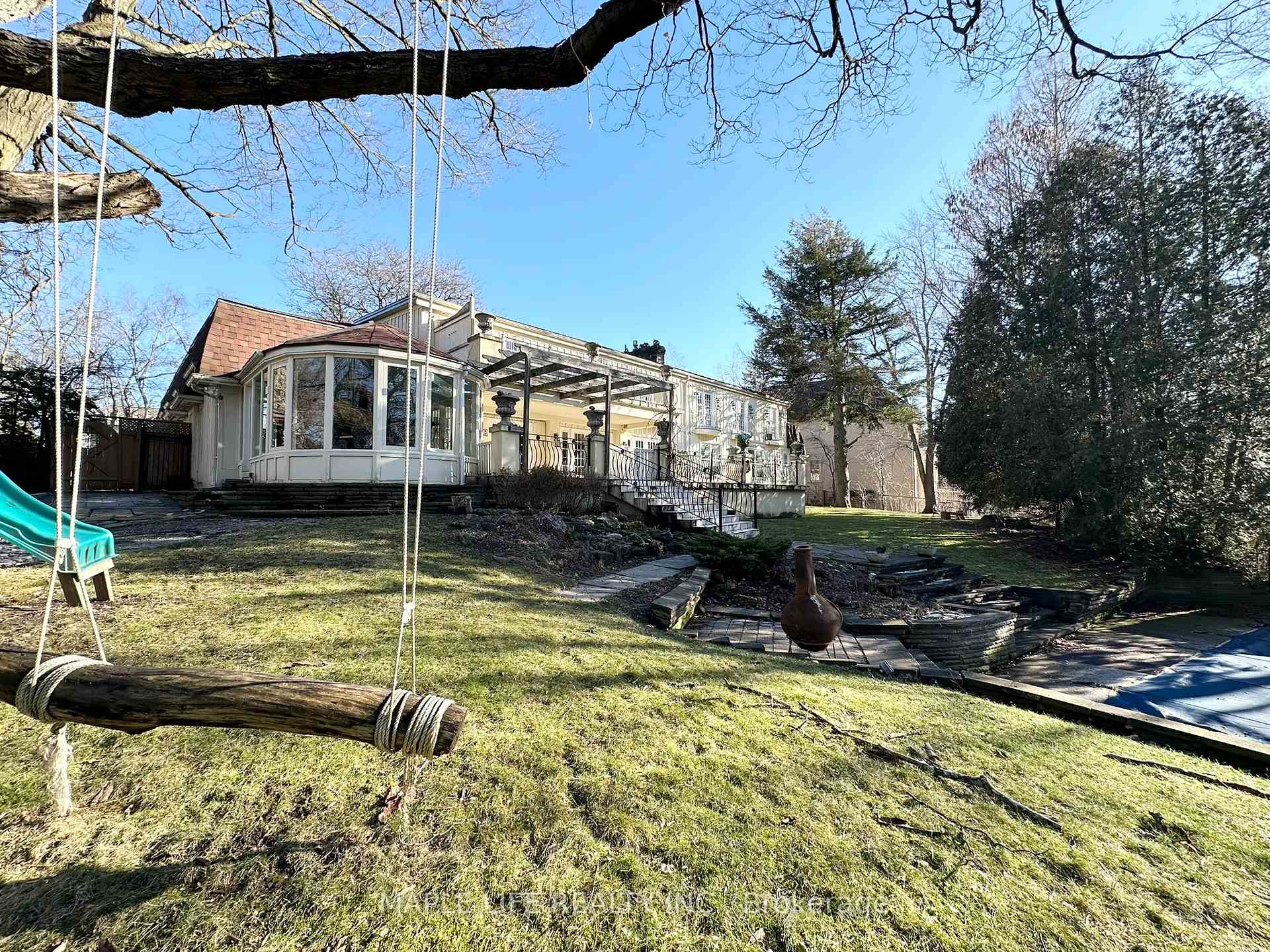 Photo 9 of 16 Brian Cliff Drive, North York, Banbury-Don Mills — HOMEH