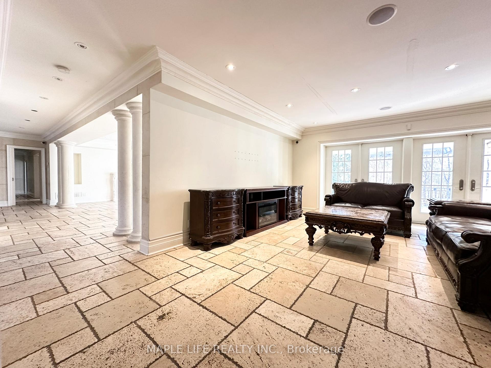 Photo 17 of 16 Brian Cliff Drive, North York, Banbury-Don Mills — HOMEH