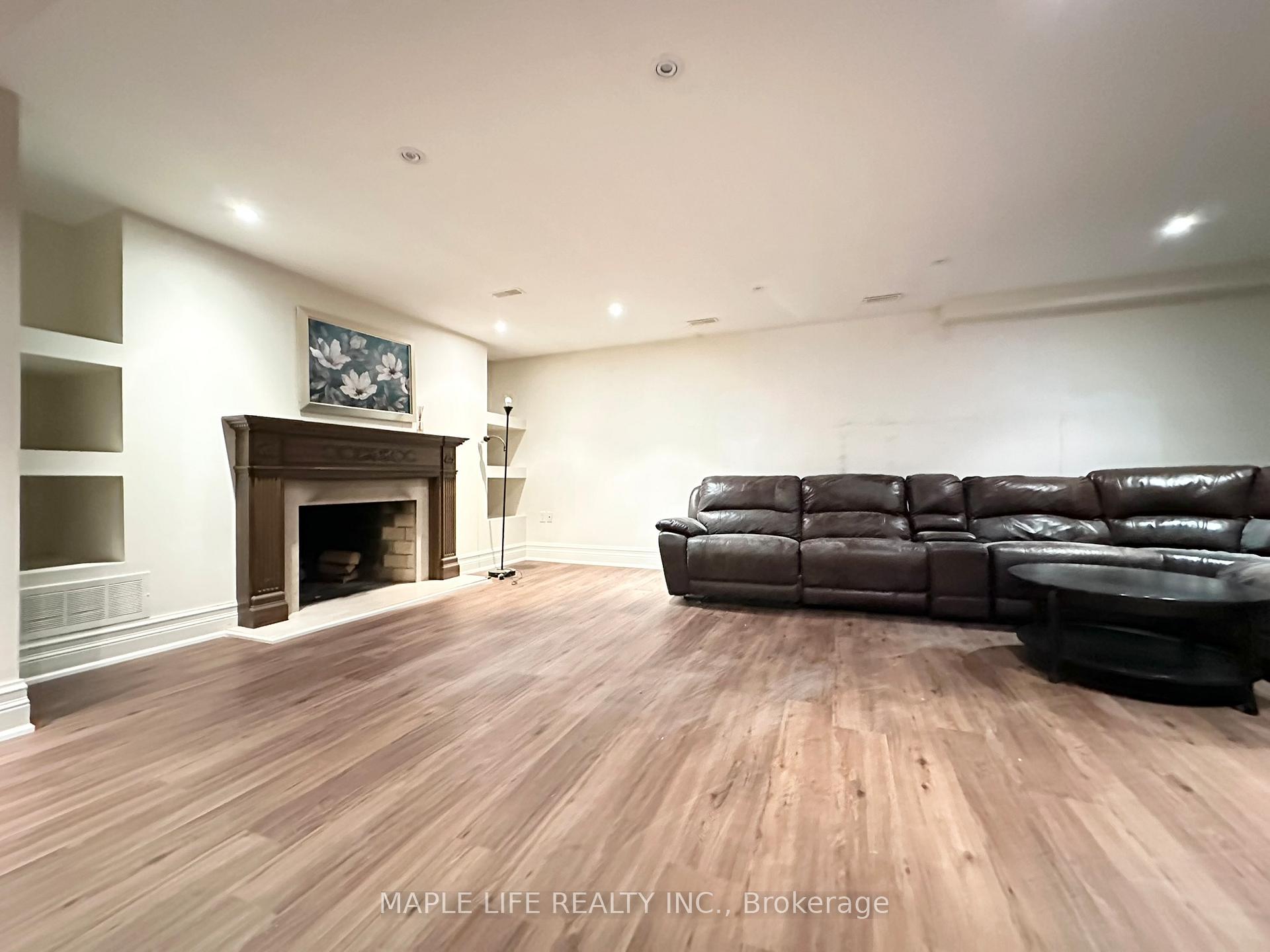 Photo 36 of 16 Brian Cliff Drive, North York, Banbury-Don Mills — HOMEH