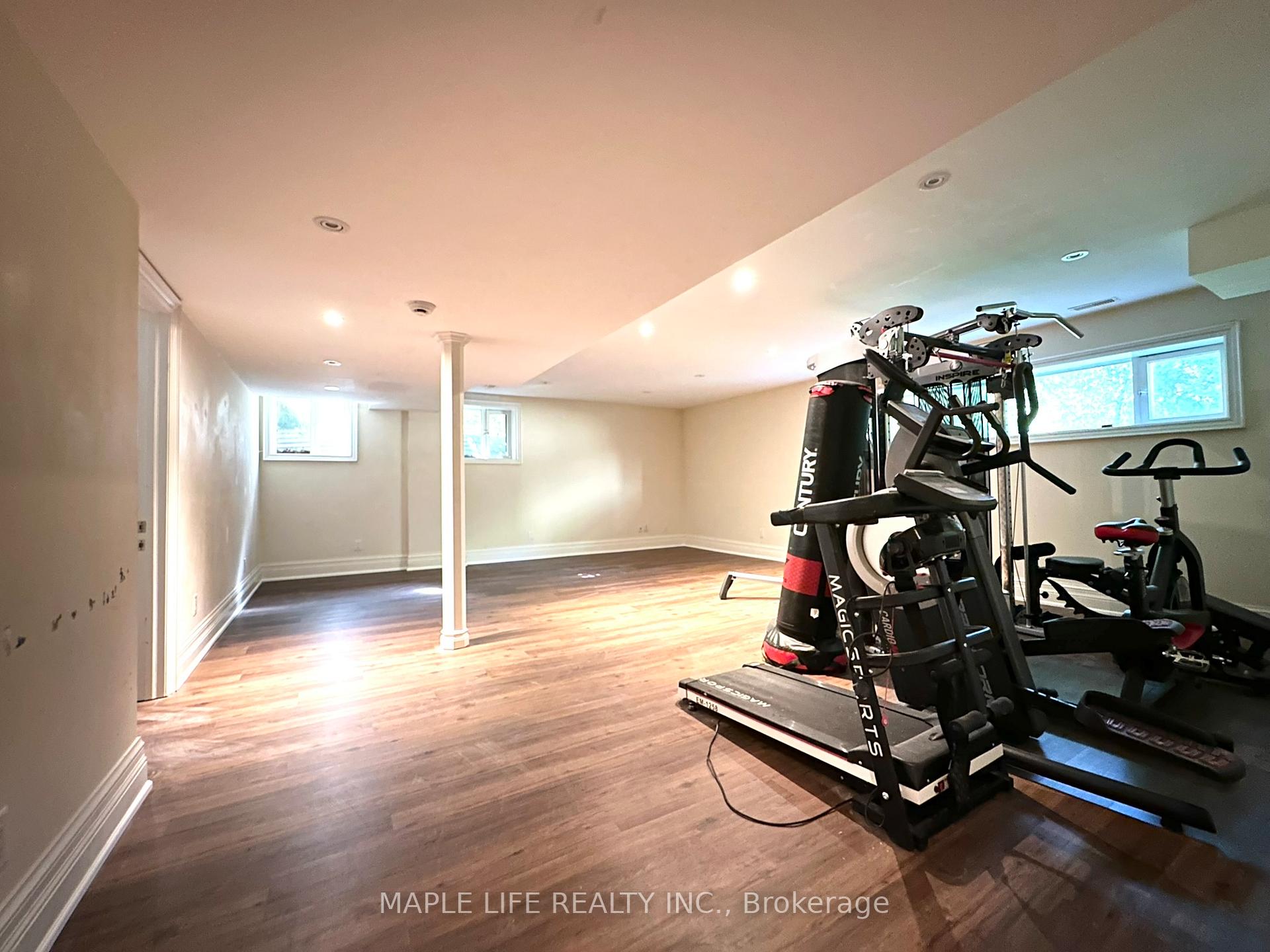 Photo 37 of 16 Brian Cliff Drive, North York, Banbury-Don Mills — HOMEH