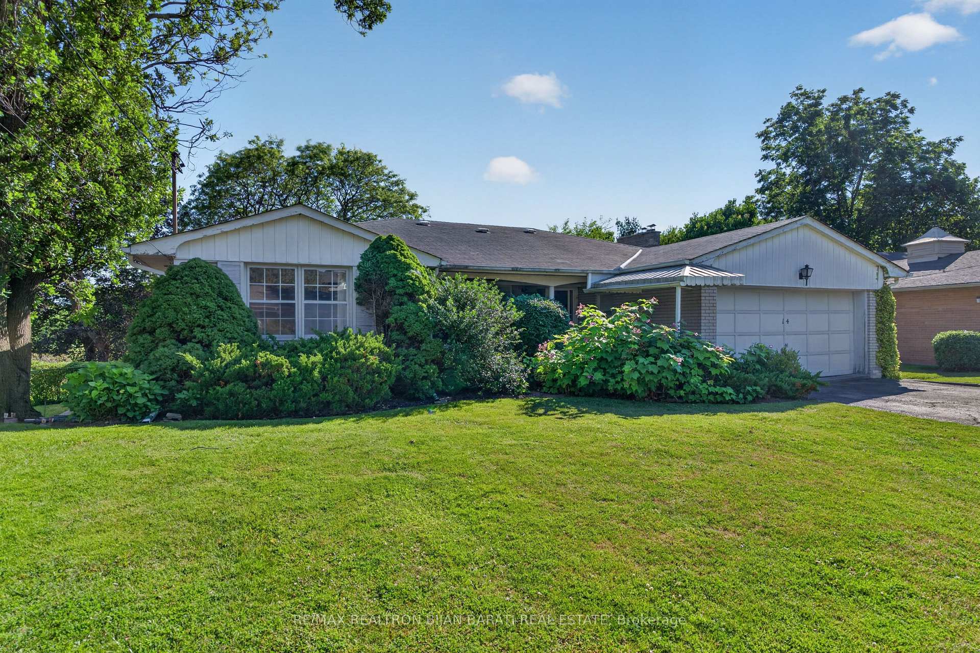 Photo 1 of 14 Heathview Avenue, North York, Bayview Village — HOMEH