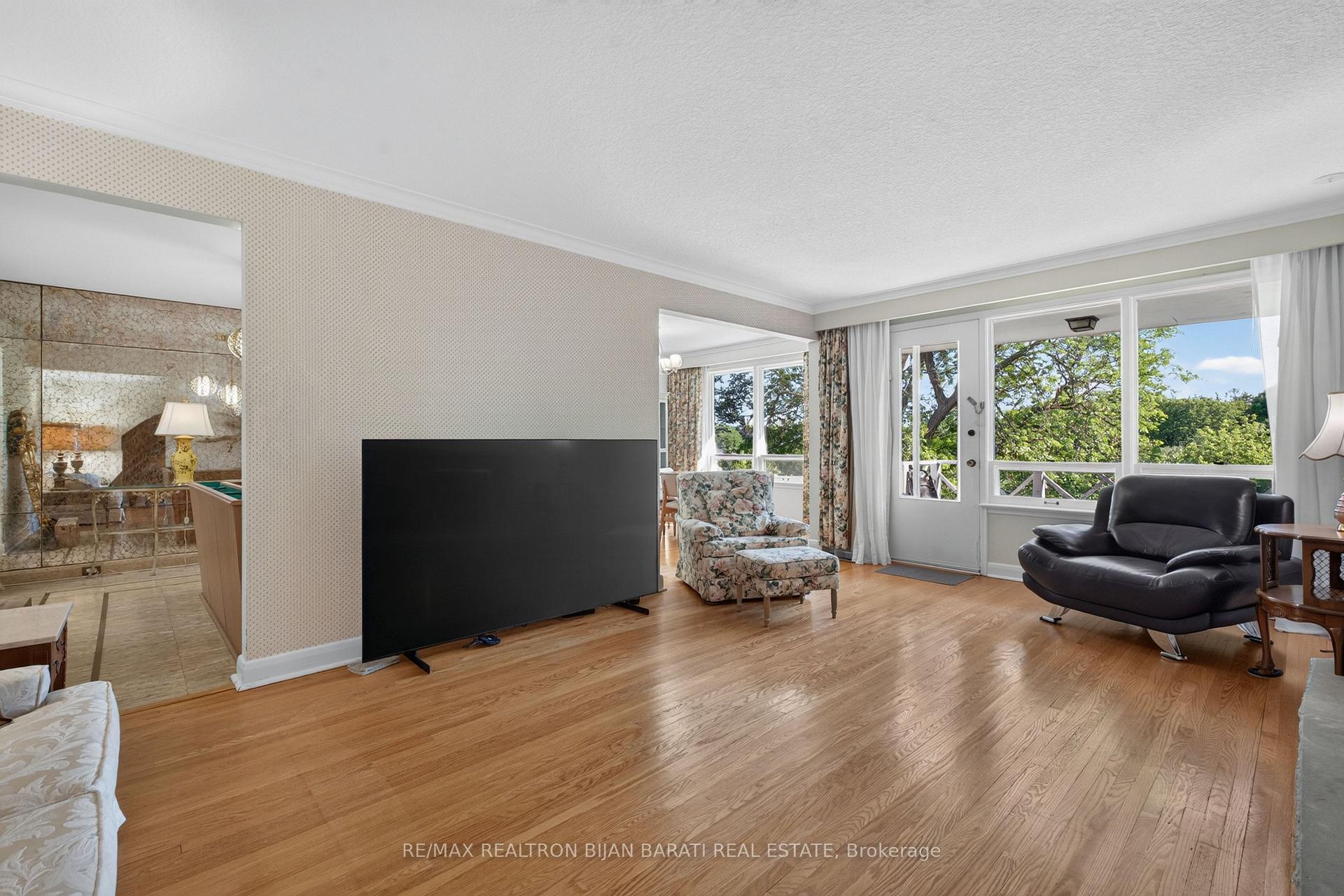 Photo 7 of 14 Heathview Avenue, North York, Bayview Village — HOMEH