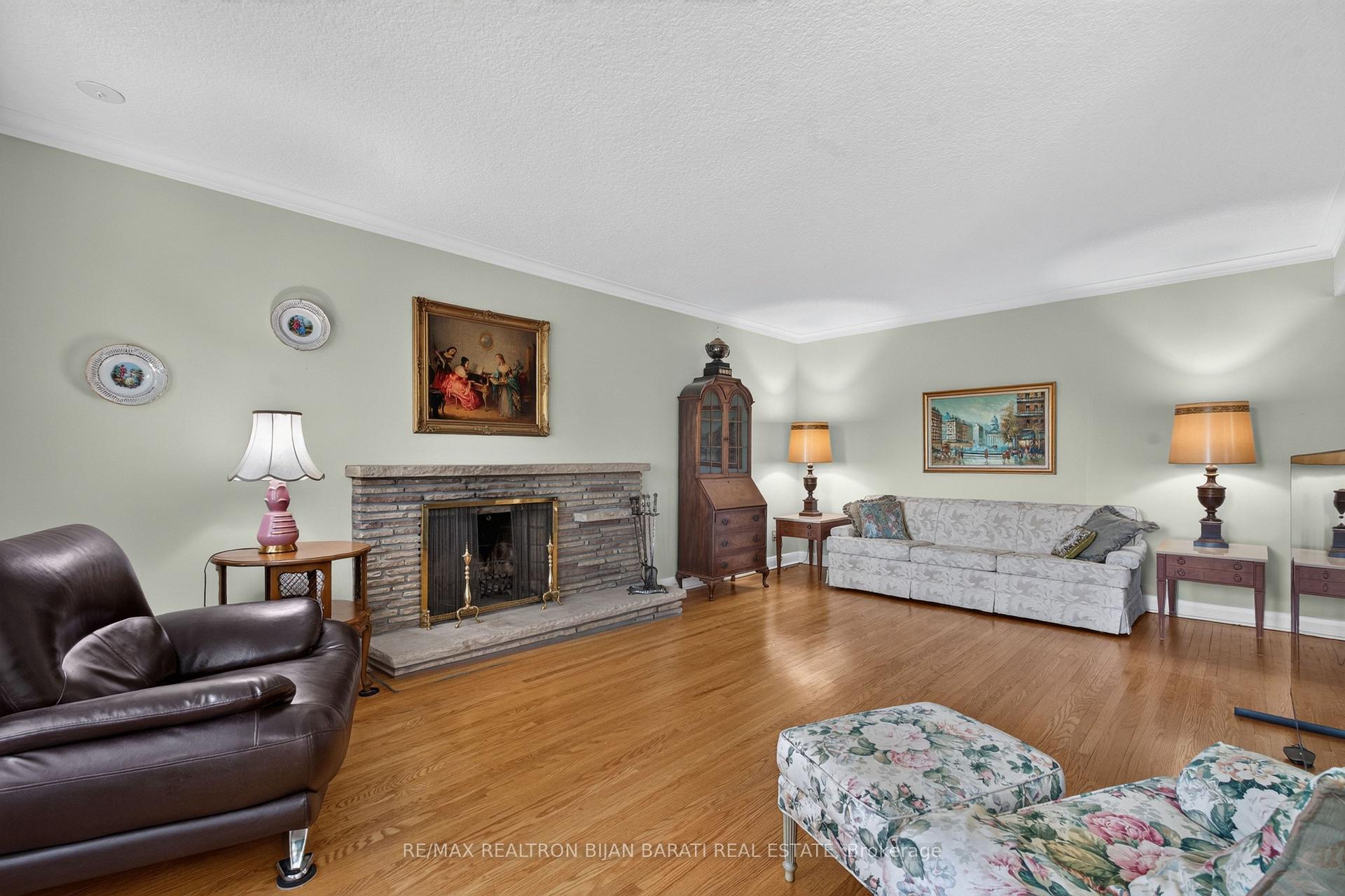 Photo 9 of 14 Heathview Avenue, North York, Bayview Village — HOMEH