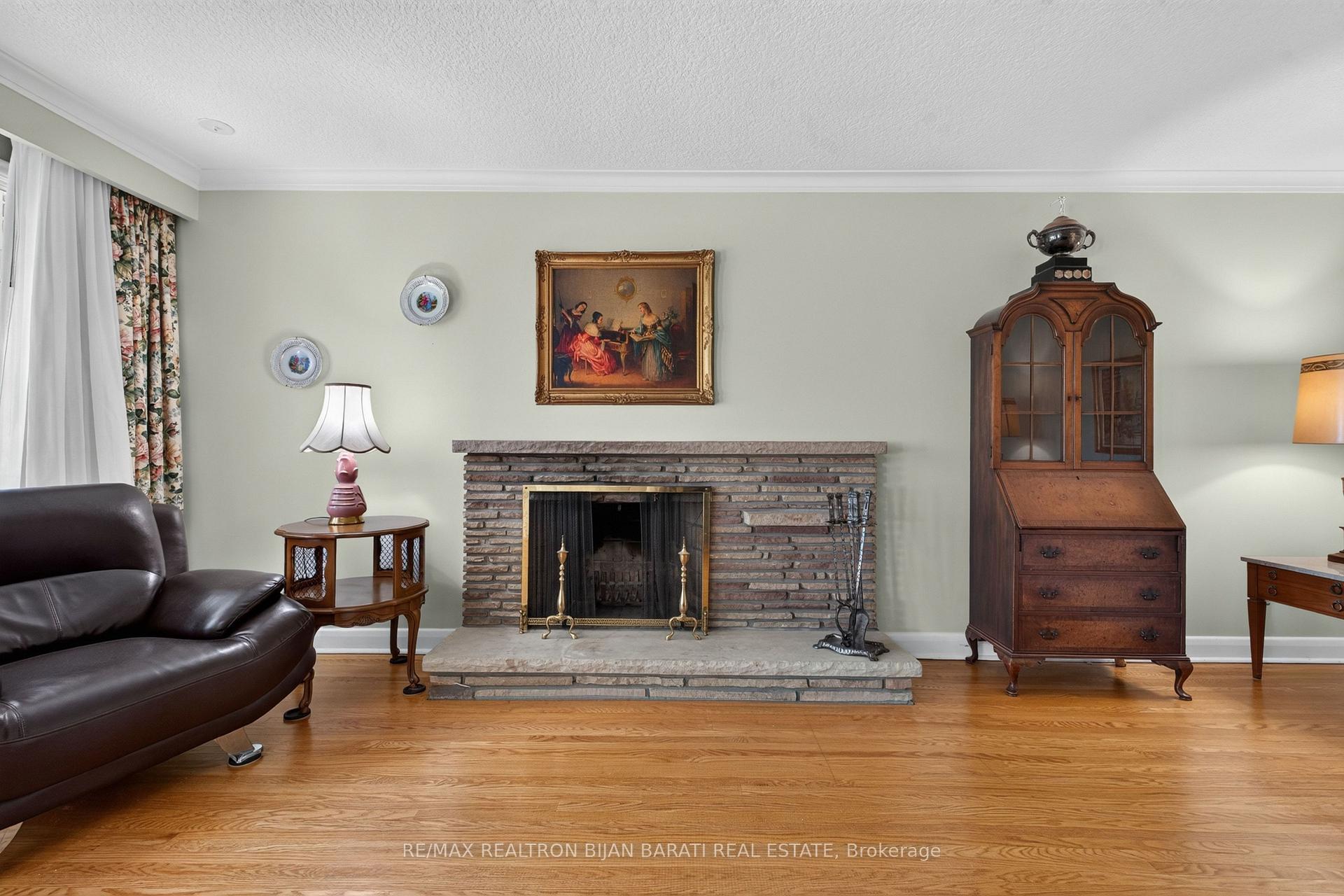 Photo 12 of 14 Heathview Avenue, North York, Bayview Village — HOMEH