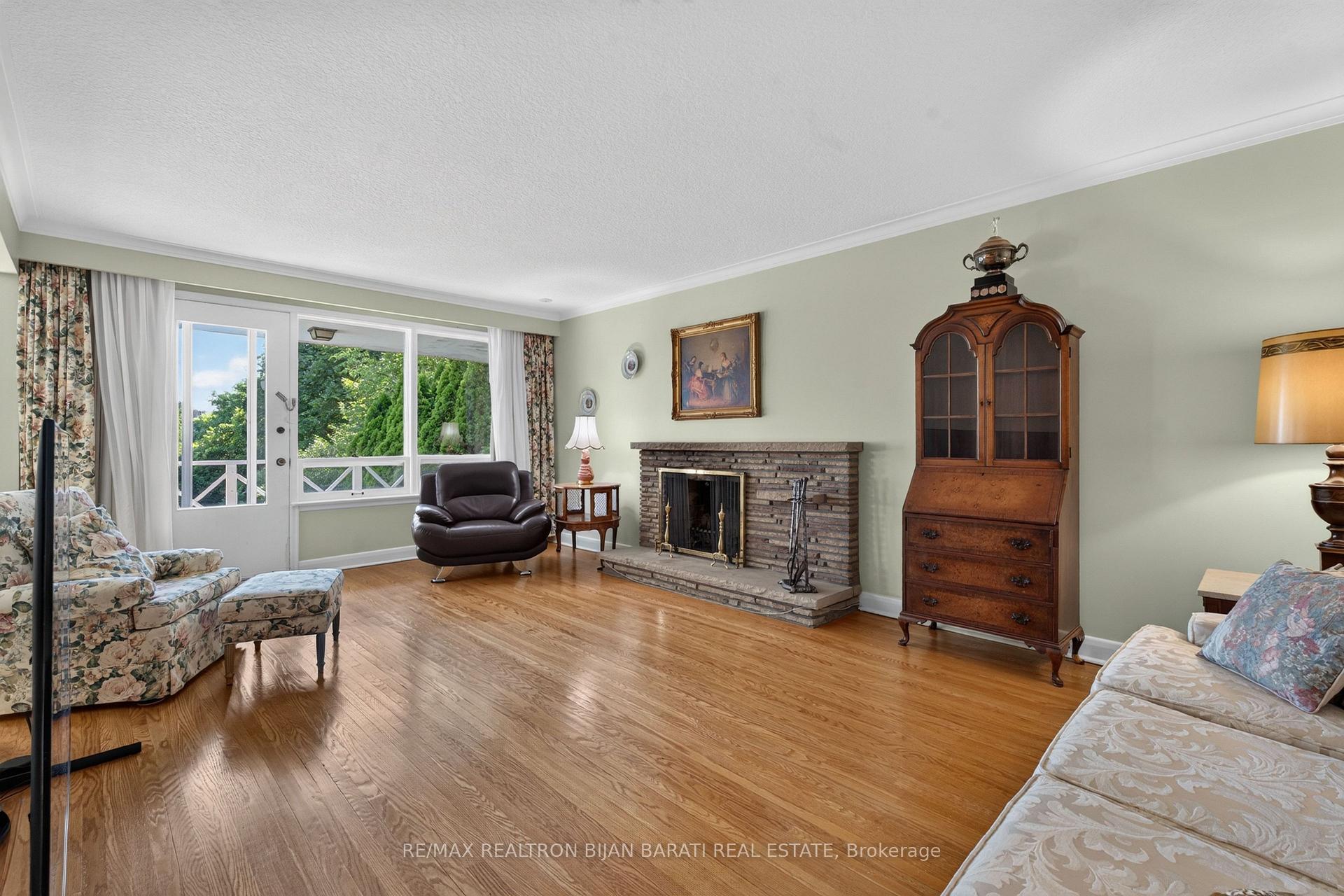 Photo 13 of 14 Heathview Avenue, North York, Bayview Village — HOMEH