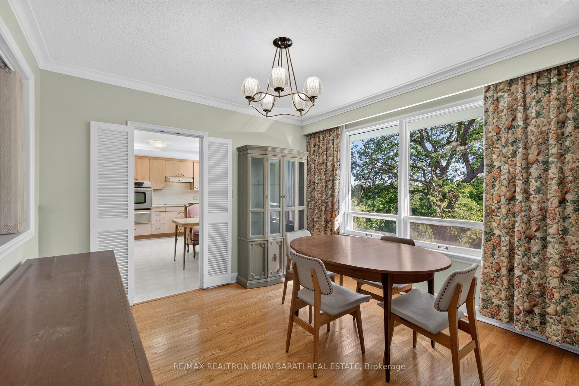 Photo 15 of 14 Heathview Avenue, North York, Bayview Village — HOMEH
