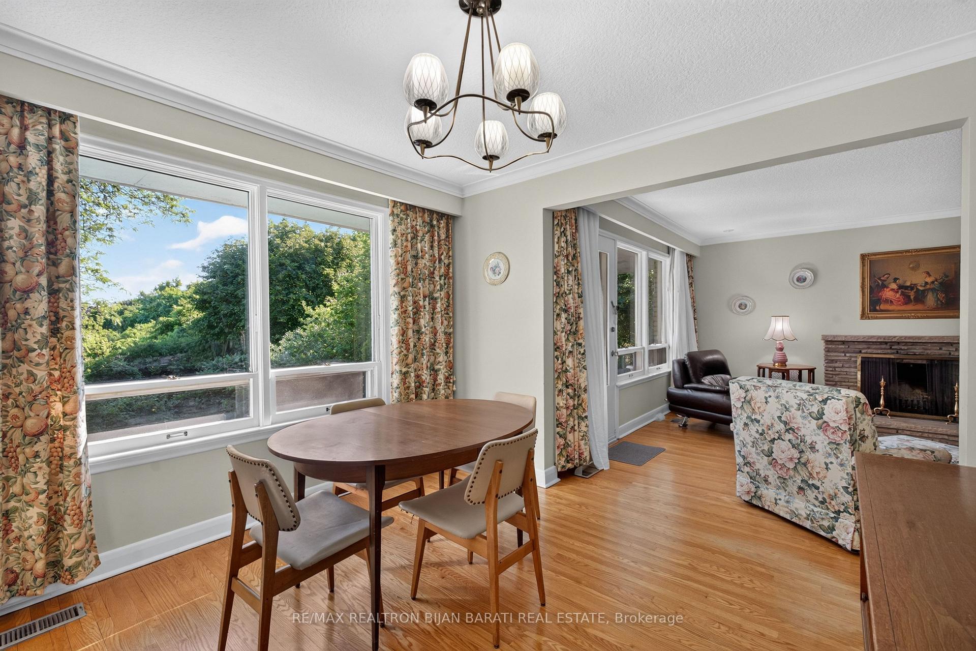 Photo 16 of 14 Heathview Avenue, North York, Bayview Village — HOMEH