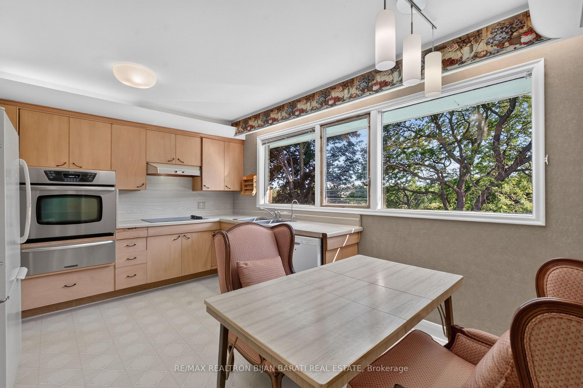 Photo 20 of 14 Heathview Avenue, North York, Bayview Village — HOMEH