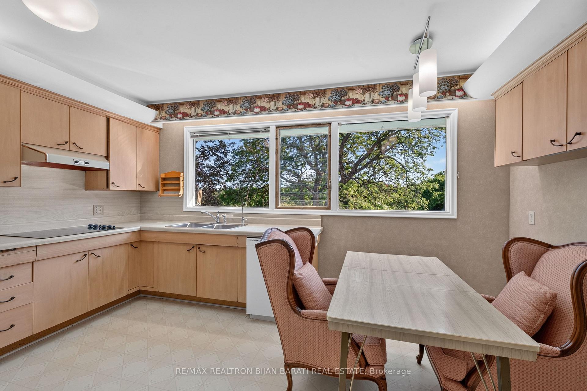 Photo 25 of 14 Heathview Avenue, North York, Bayview Village — HOMEH