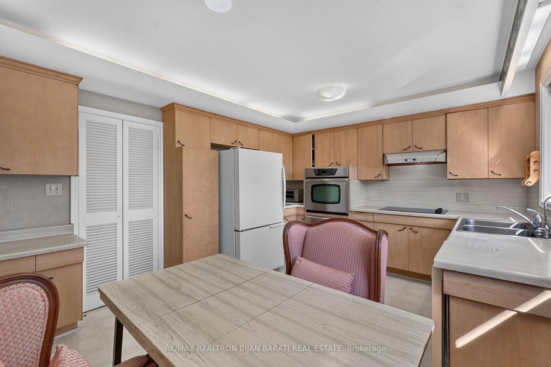 Photo 29 of 14 Heathview Avenue, North York, Bayview Village — HOMEH