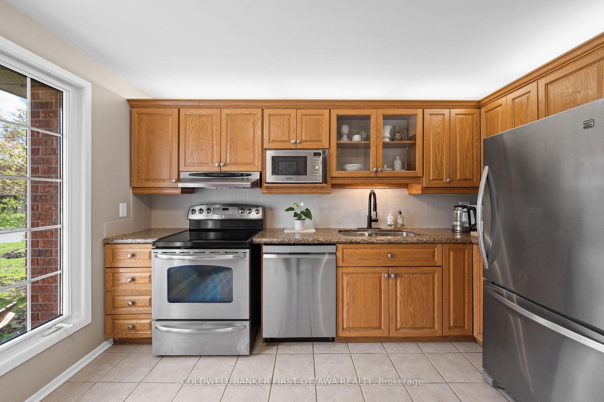 Photo 10 of 34 Melville Drive, Ottawa, Barrhaven - Pheasant Run — HOMEH
