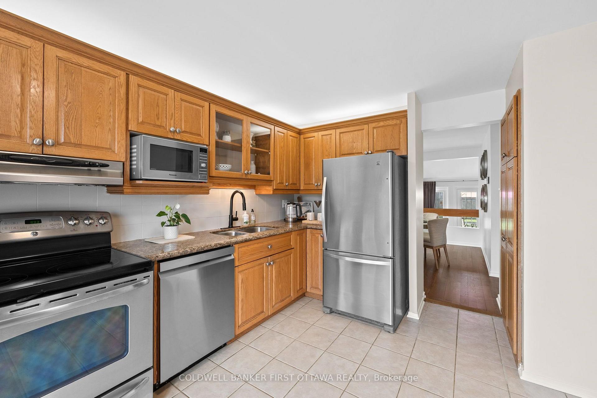 Photo 11 of 34 Melville Drive, Ottawa, Barrhaven - Pheasant Run — HOMEH