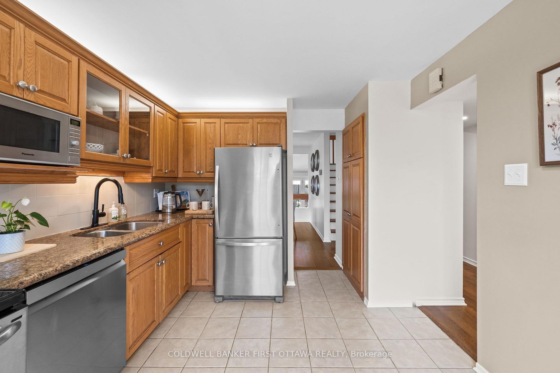 Photo 12 of 34 Melville Drive, Ottawa, Barrhaven - Pheasant Run — HOMEH