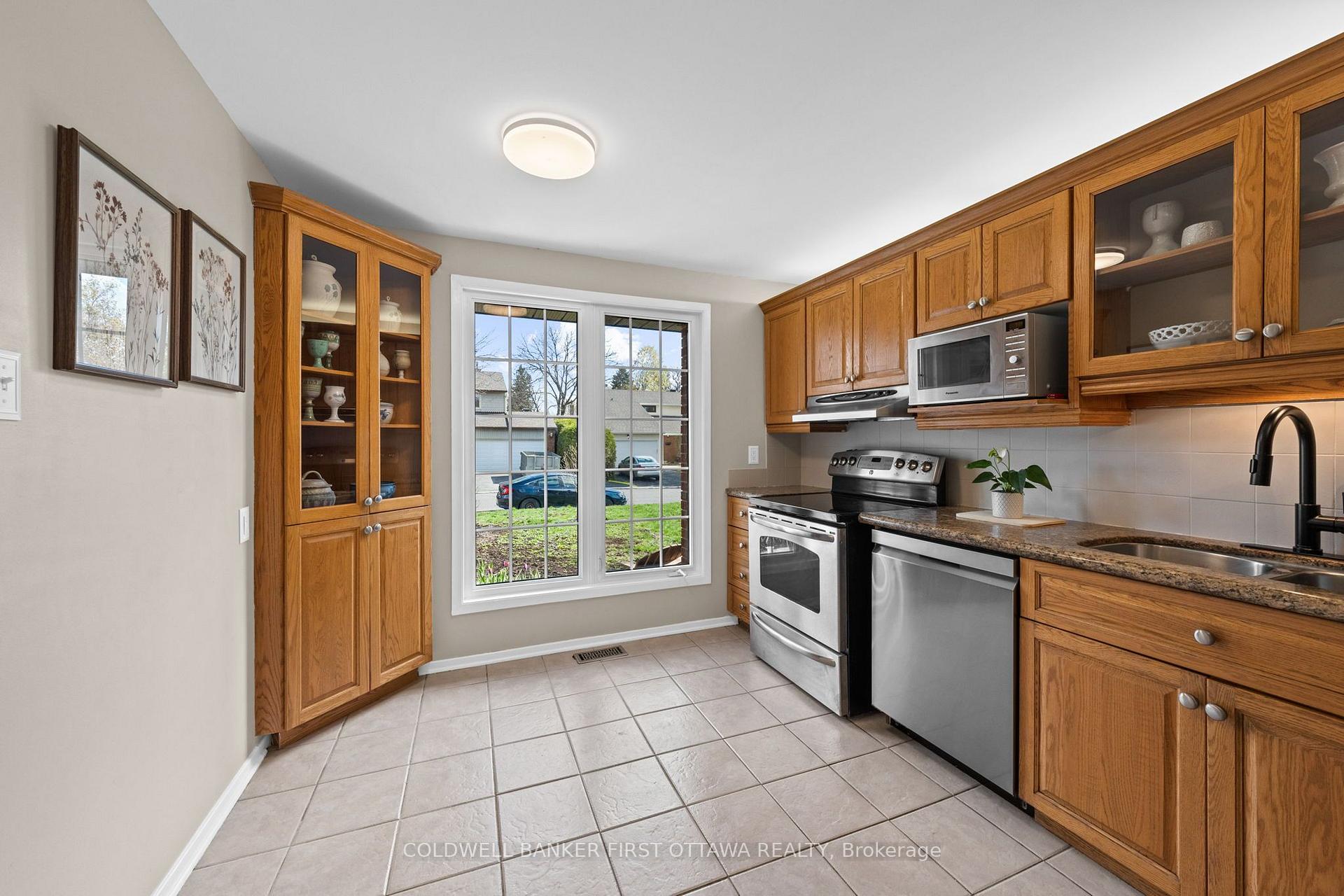 Photo 13 of 34 Melville Drive, Ottawa, Barrhaven - Pheasant Run — HOMEH
