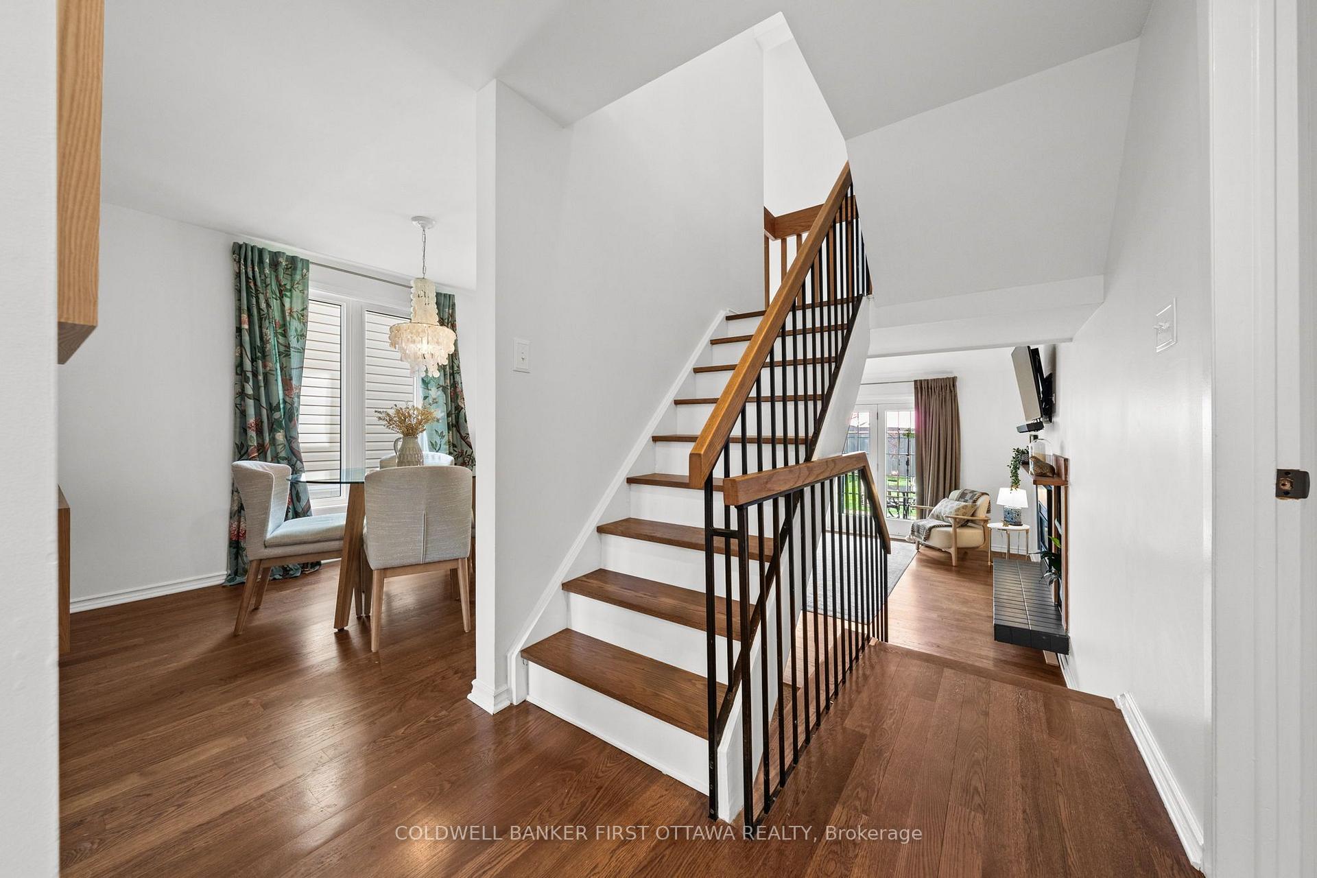 Photo 23 of 34 Melville Drive, Ottawa, Barrhaven - Pheasant Run — HOMEH