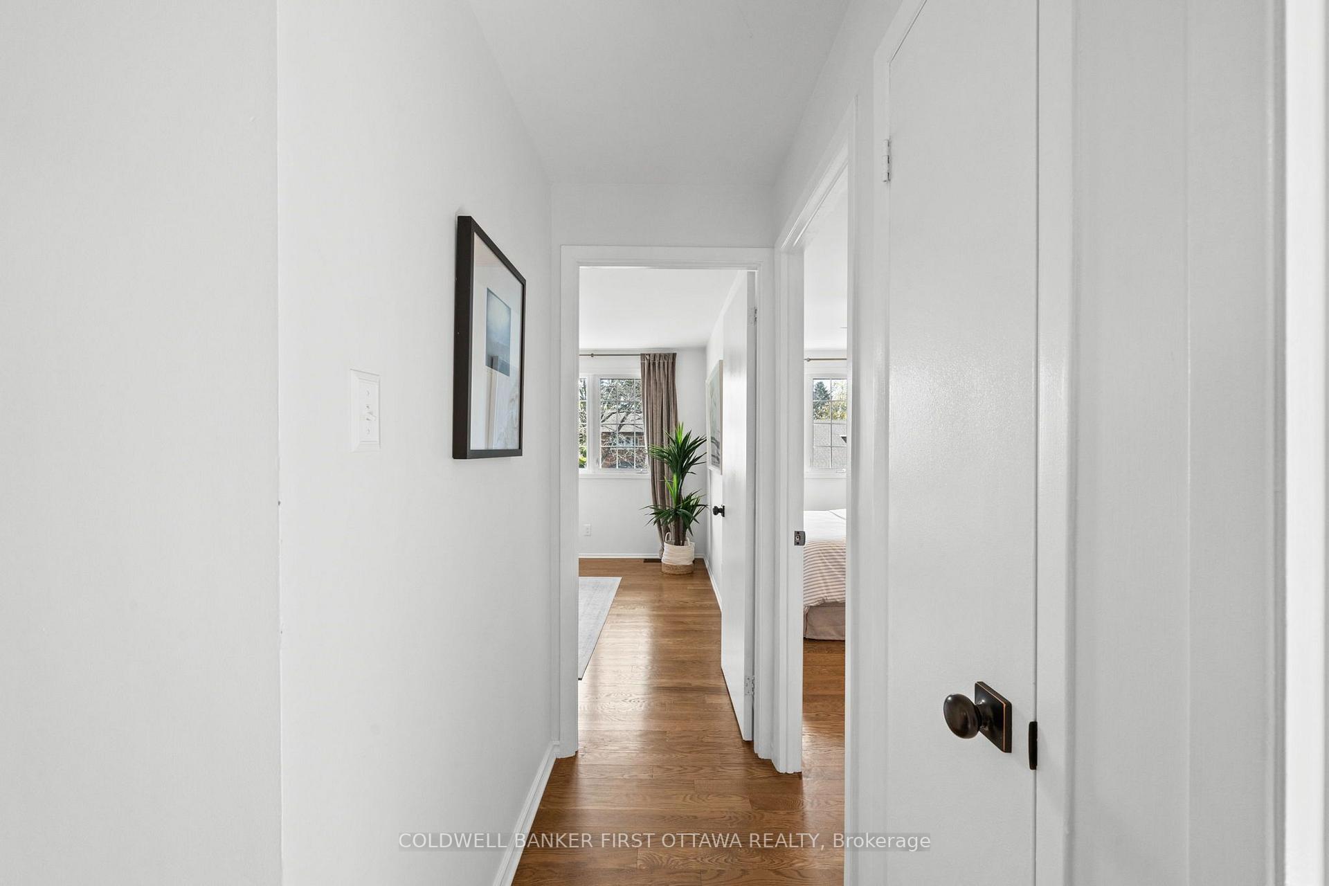 Photo 27 of 34 Melville Drive, Ottawa, Barrhaven - Pheasant Run — HOMEH