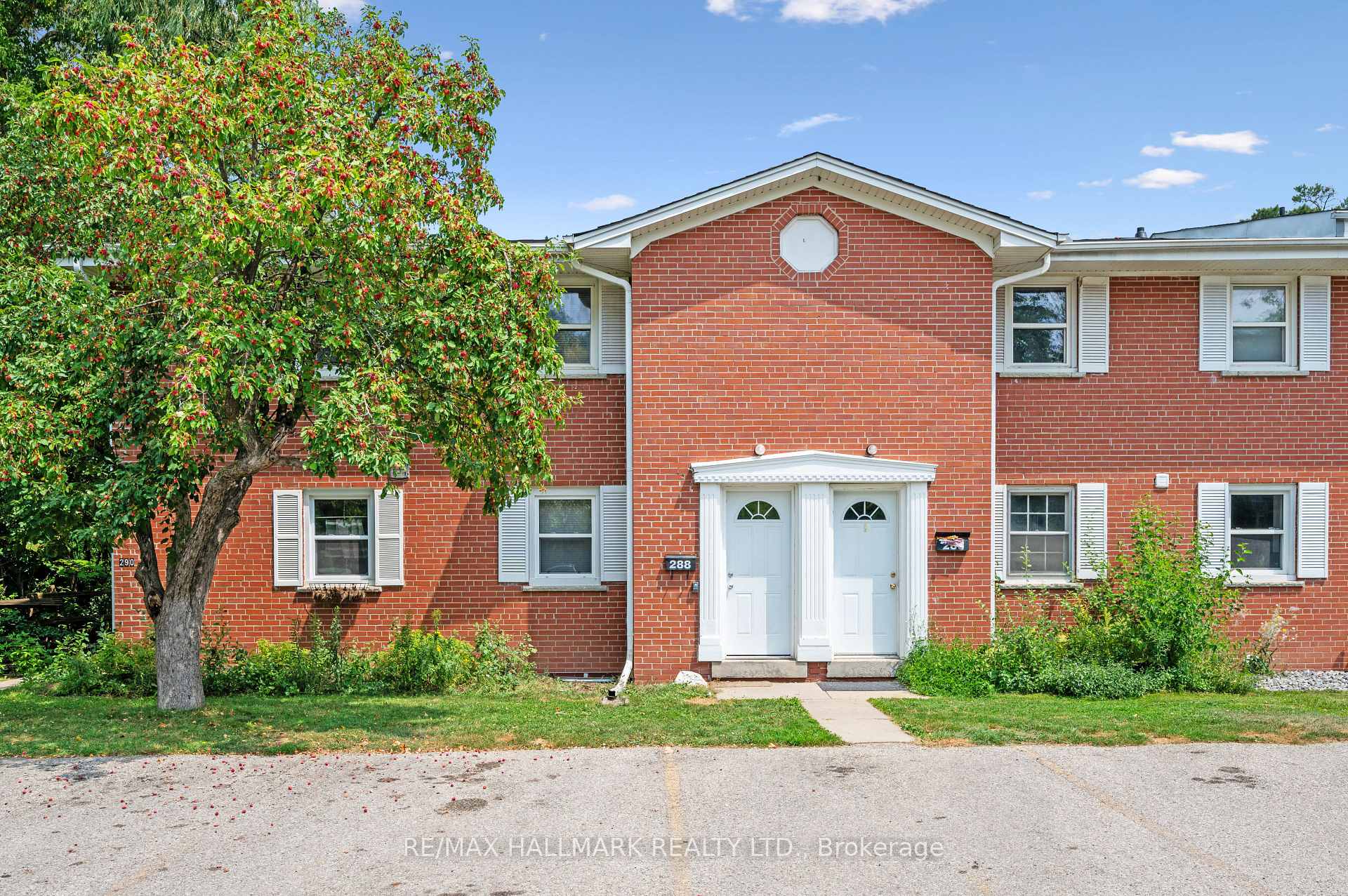 Front of Unit 25, 288 Westcourt Place