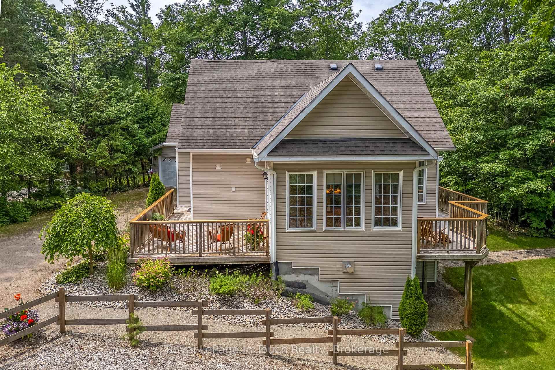 Photo 3 of 8 Woodward Drive, Tiny, Rural Tiny — HOMEH