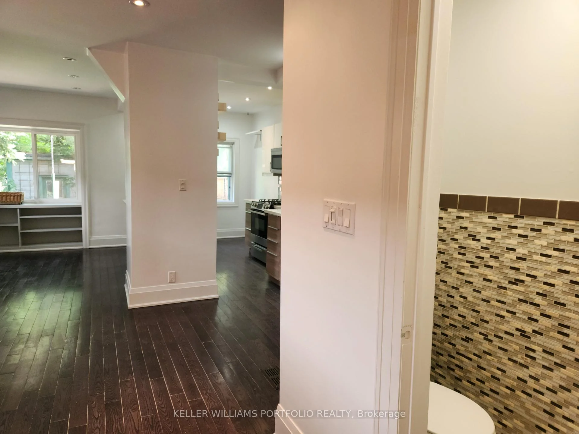 Photo 21 of 71 Chisholm Avenue, Toronto, Woodbine-Lumsden — HOMEH