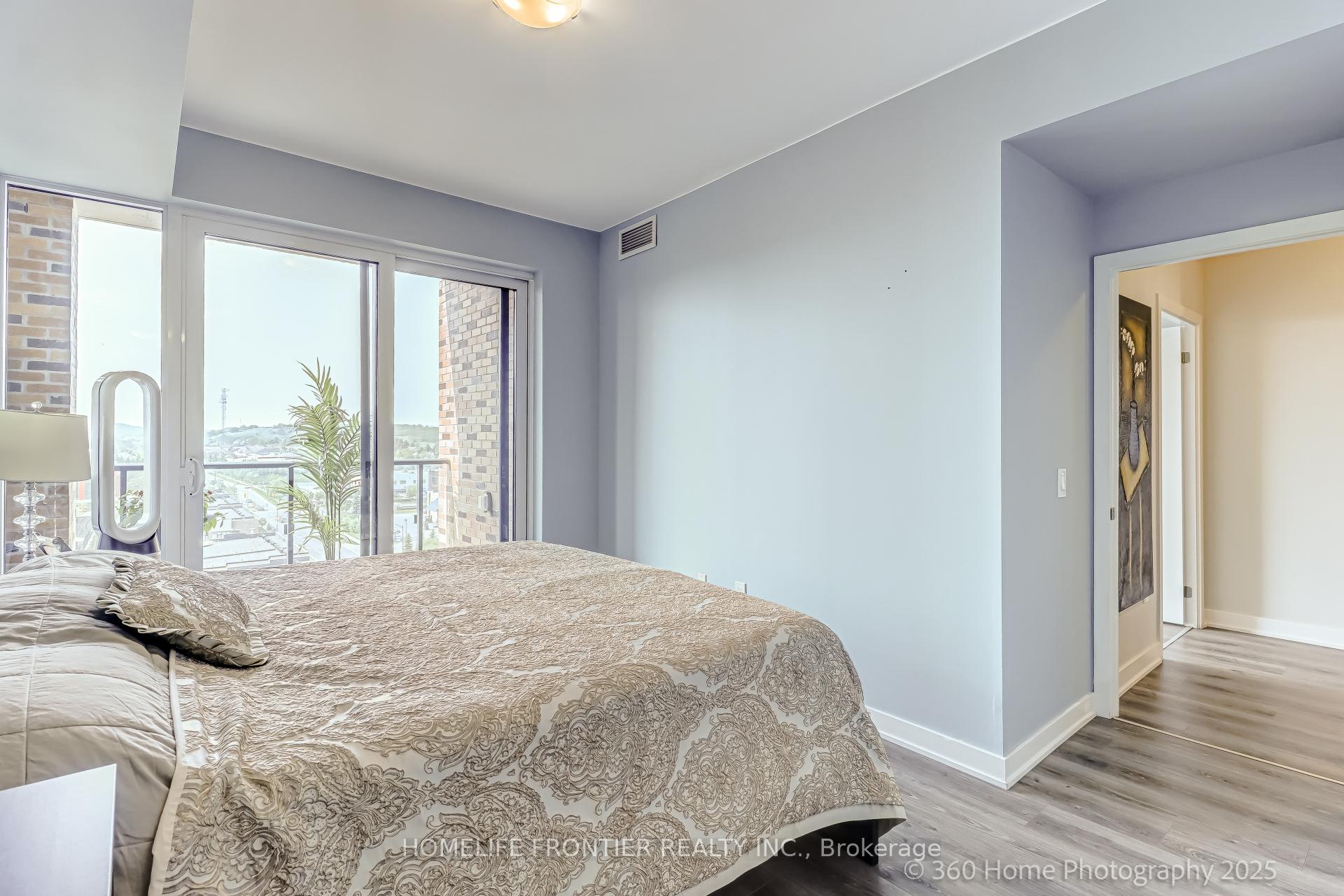 Photo 8 of Unit 904, 100 Eagle Rock Way W, Vaughan, Maple — HOMEH