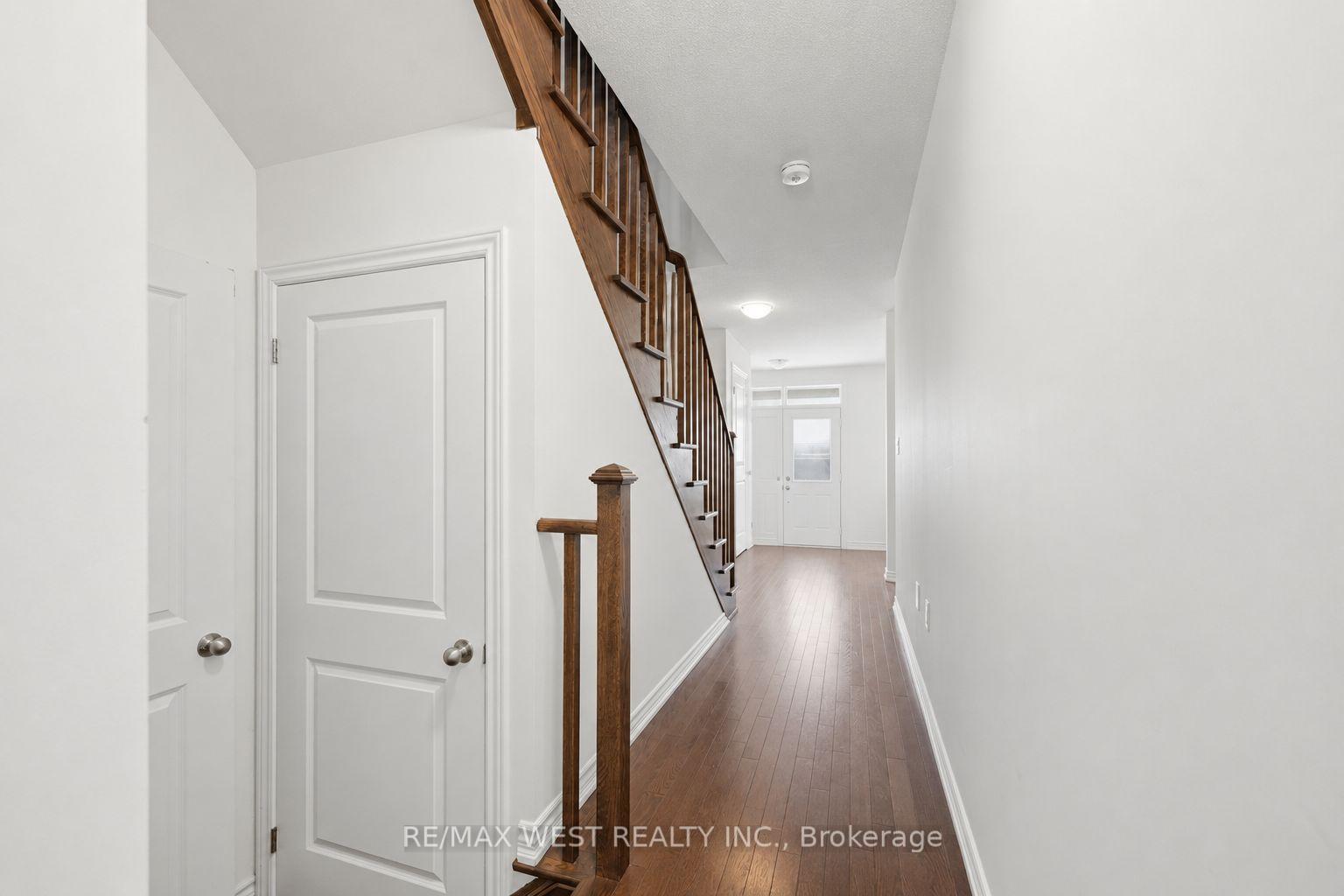 Photo 4 of 55 Holyrood Crescent, Vaughan, Kleinburg — HOMEH