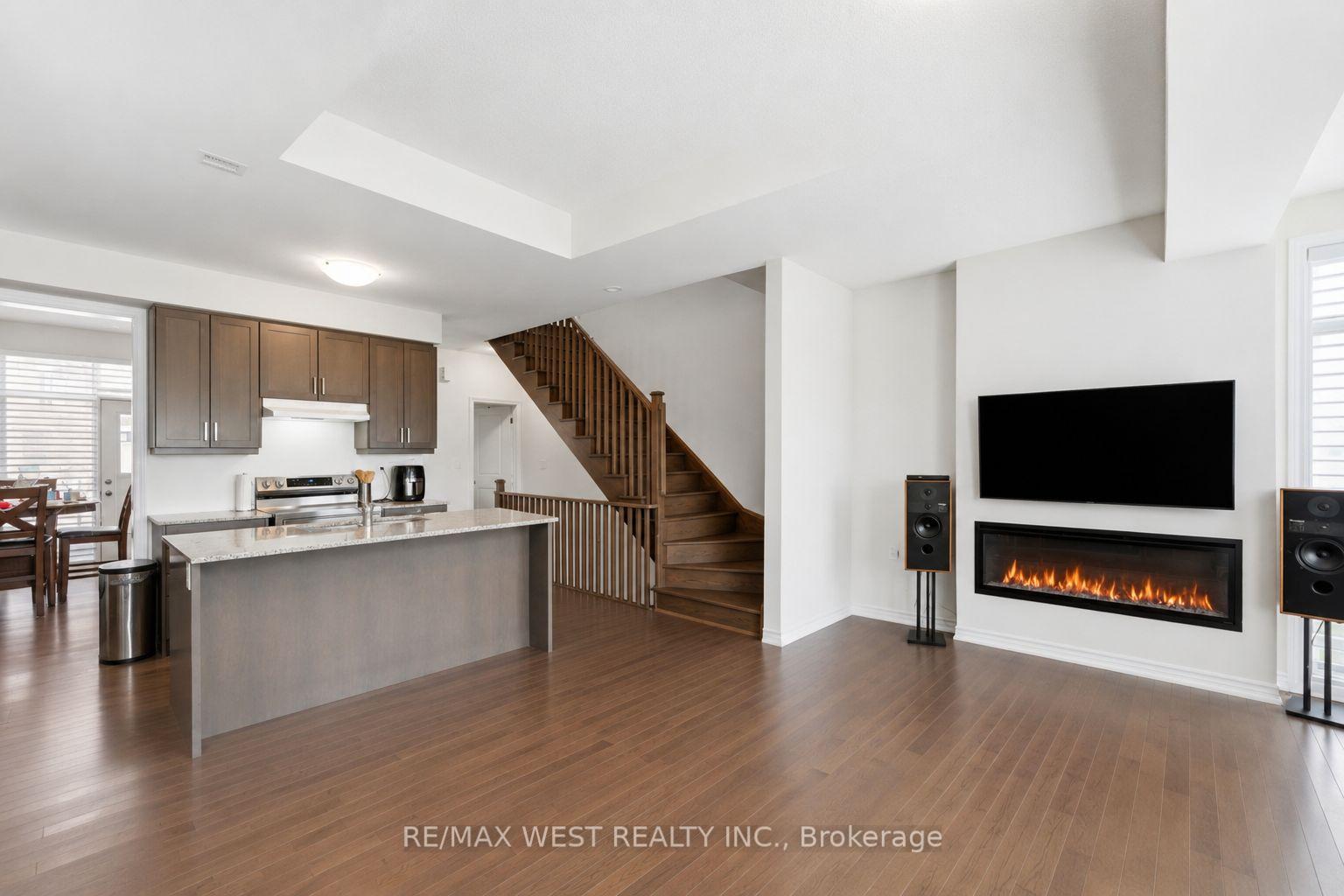 Photo 8 of 55 Holyrood Crescent, Vaughan, Kleinburg — HOMEH
