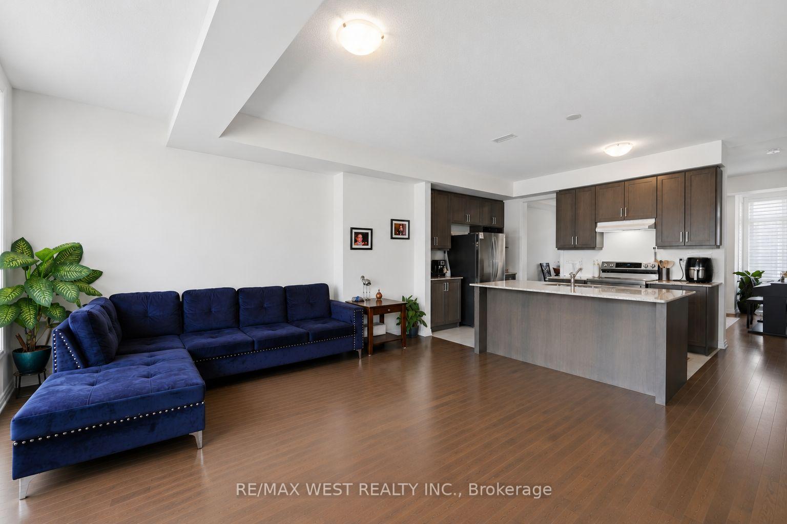 Photo 9 of 55 Holyrood Crescent, Vaughan, Kleinburg — HOMEH