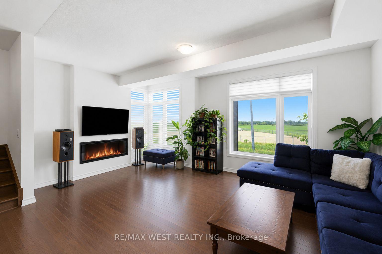 Photo 10 of 55 Holyrood Crescent, Vaughan, Kleinburg — HOMEH