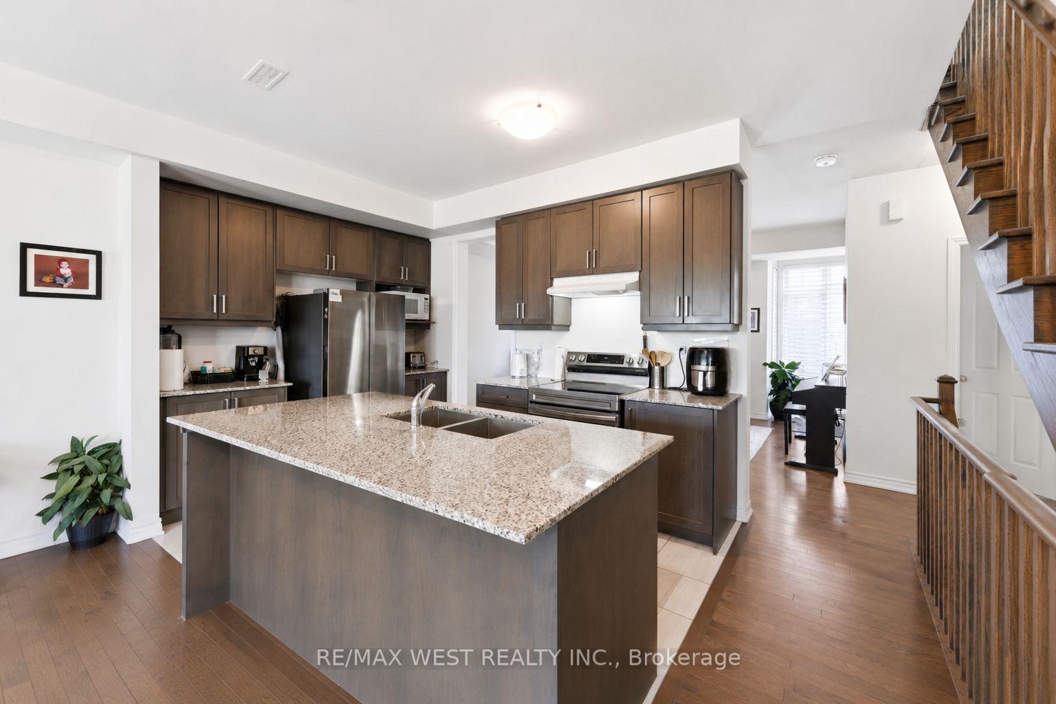 Photo 11 of 55 Holyrood Crescent, Vaughan, Kleinburg — HOMEH
