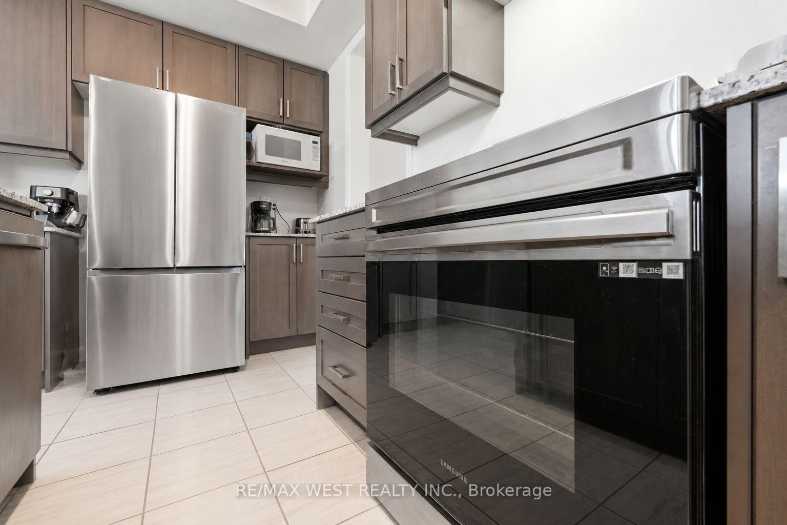 Photo 12 of 55 Holyrood Crescent, Vaughan, Kleinburg — HOMEH