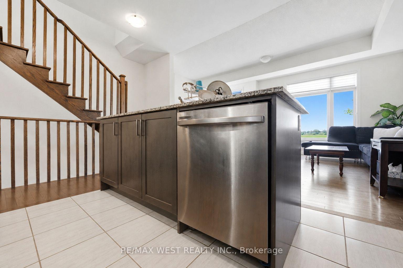 Photo 13 of 55 Holyrood Crescent, Vaughan, Kleinburg — HOMEH