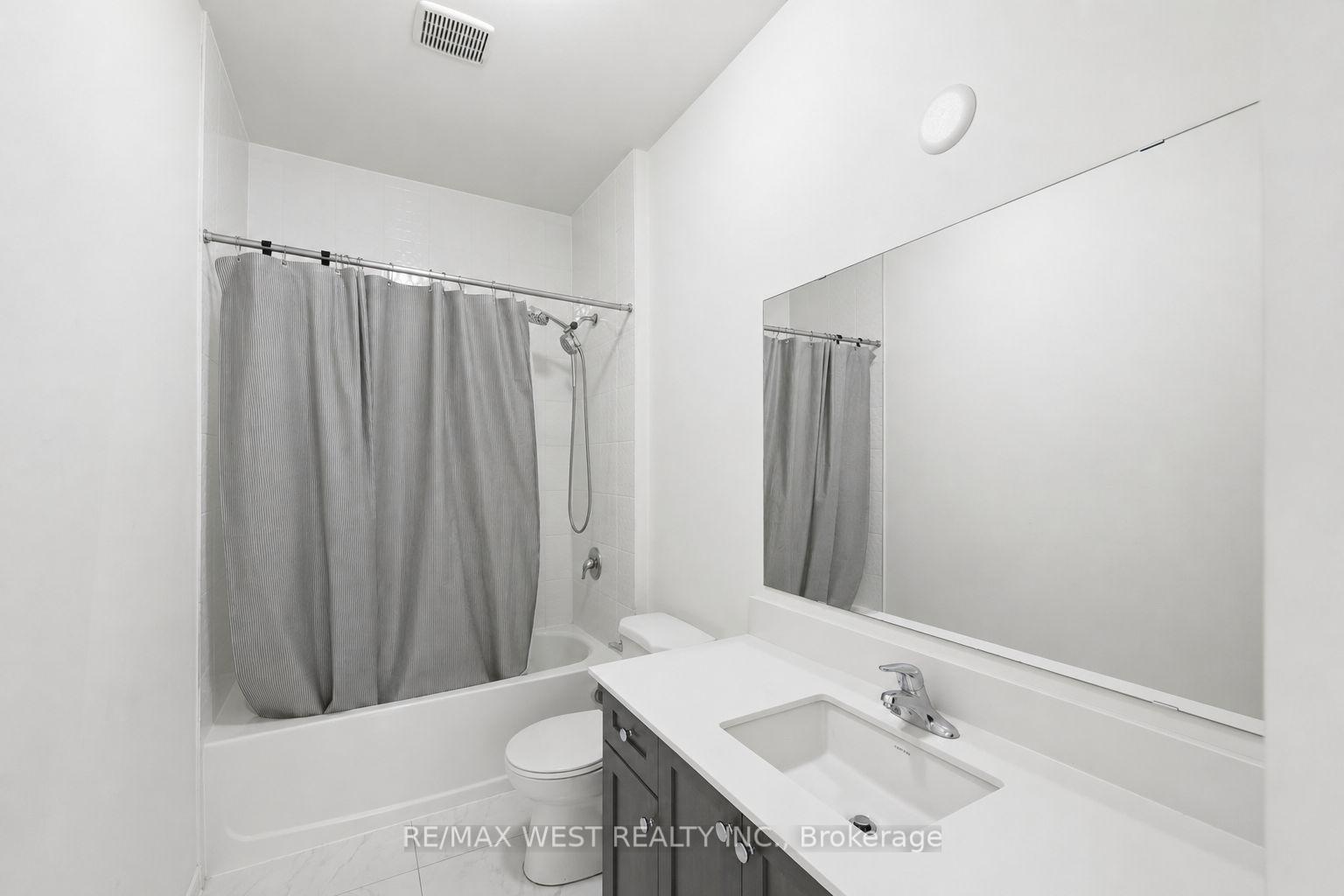Photo 25 of 55 Holyrood Crescent, Vaughan, Kleinburg — HOMEH
