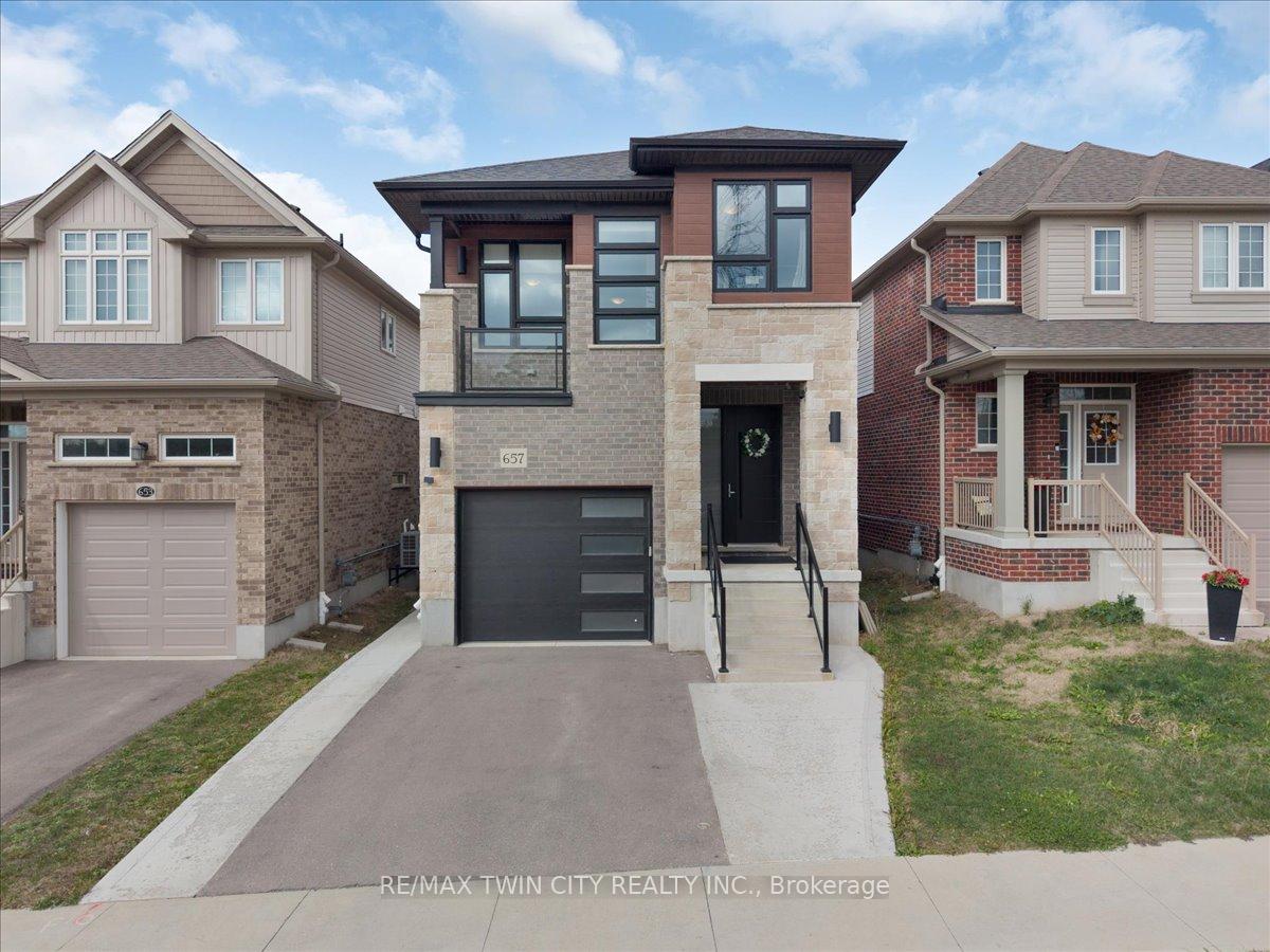 Photo of 657 Benninger Drive