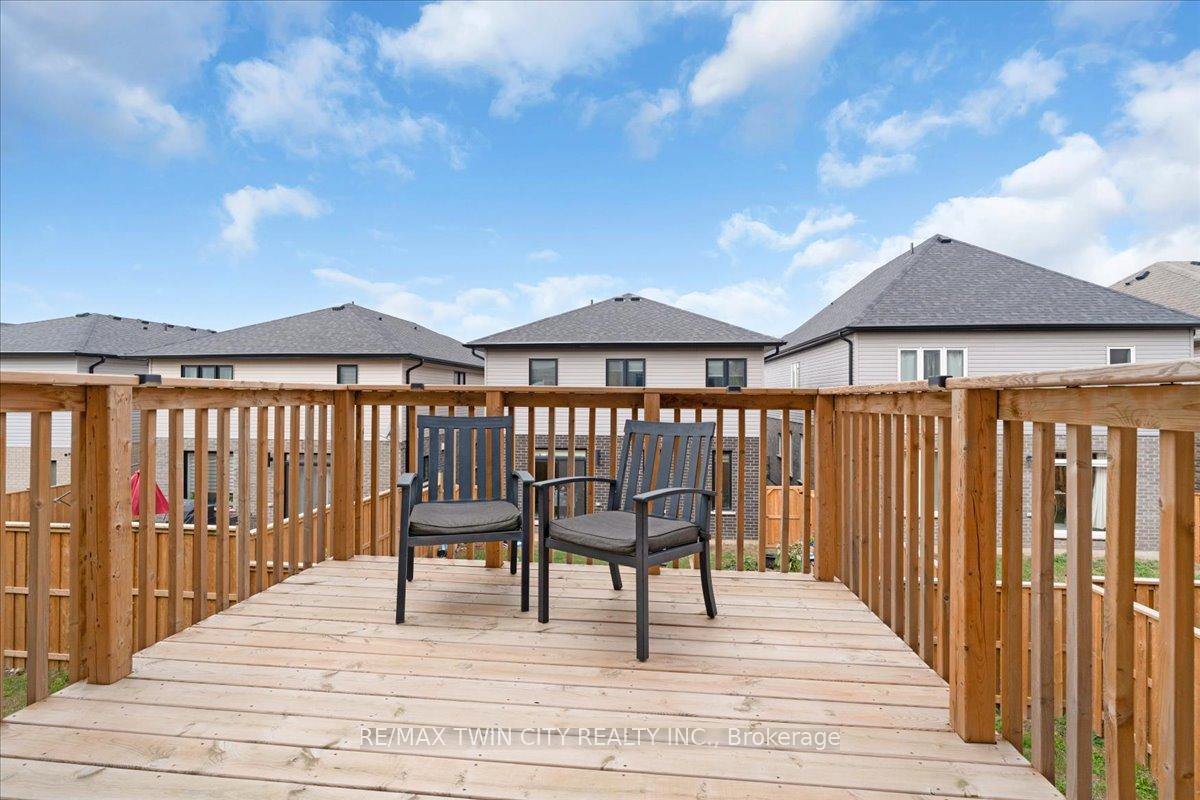 Photo 17 of 657 Benninger Drive, Kitchener, Brigadoon — HOMEH