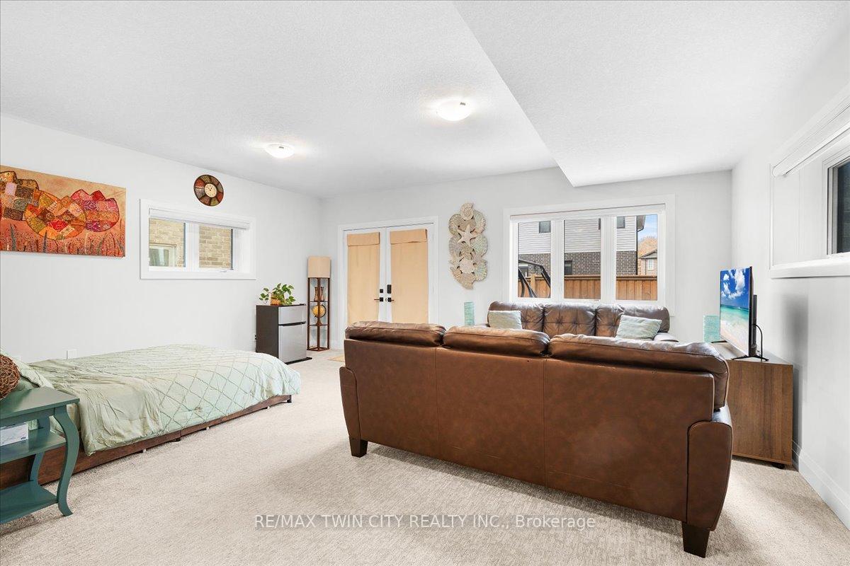 Photo 37 of 657 Benninger Drive, Kitchener, Brigadoon — HOMEH