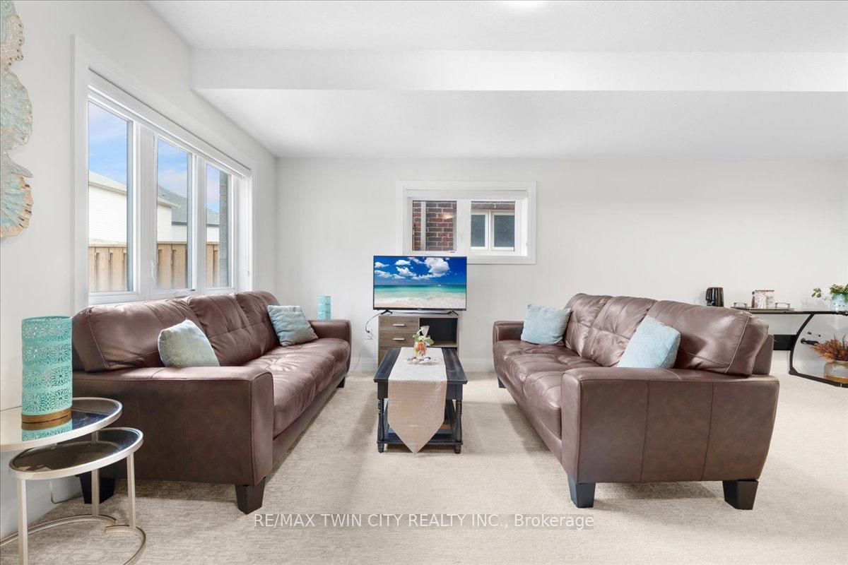 Photo 39 of 657 Benninger Drive, Kitchener, Brigadoon — HOMEH